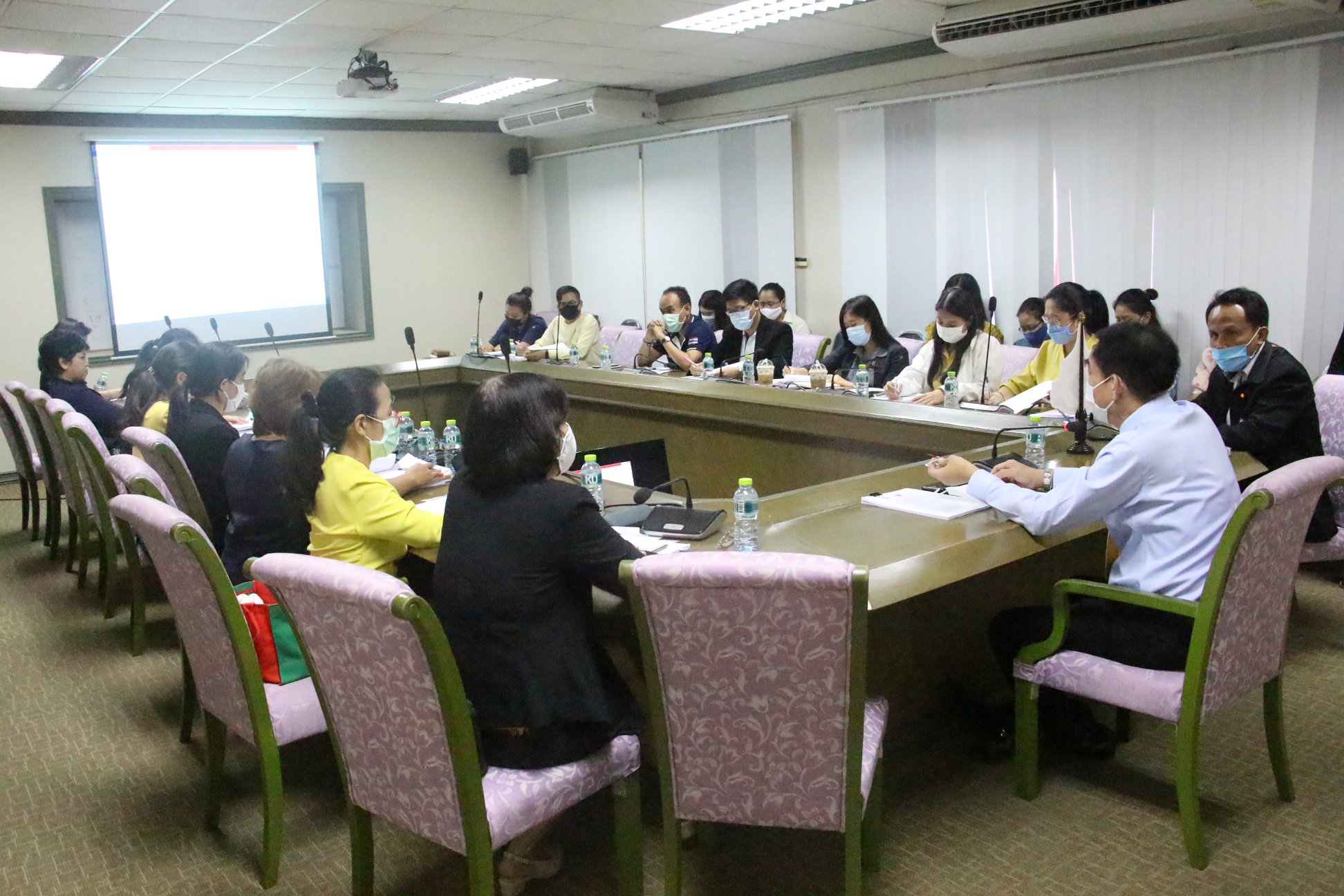 ดร.วิชาญ อิงศรีสว่าง รองอธิบดีกรมประมง เป็นประธานการประชุมหารือแนวทางแก้ปัญหาสัตว์น้ำส่งออก..คลิก