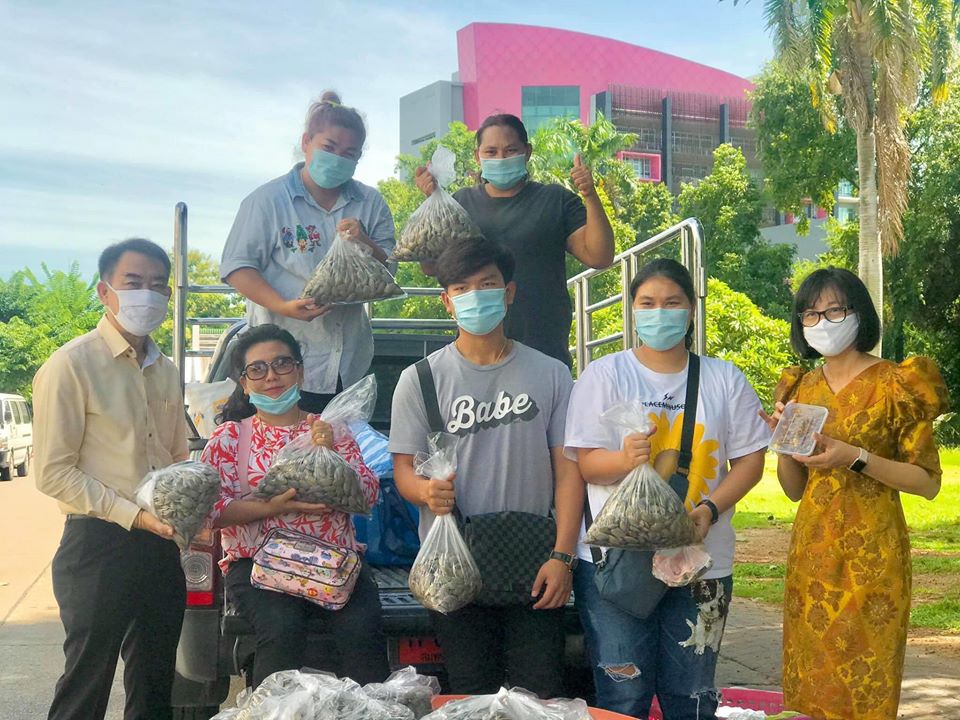Fisheries Shop มาแล้วจ้า หอยลาย หอยเชลล์ หอยลาย 3 รสทอดกรอบ สนใจสั่งพรีออเดอร์ได้เลยค่ะ สั่งวันนี้ รับสินค้าวันที่ 4 สิงหาคม 2563 เวลา 11:00 - 14:00 ณ บริเวณลานโพธิ์ กรมประมง..คลิก