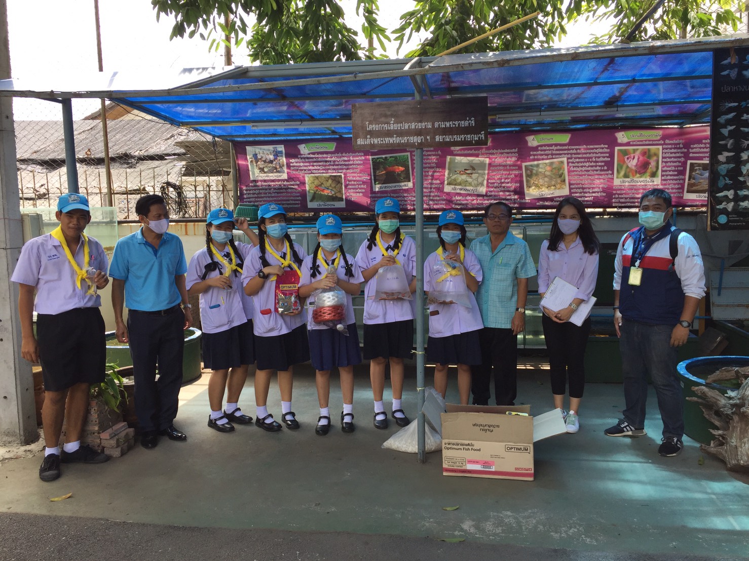 สำนักงานประมงพื้นที่กรุงเทพมหานคร ลงพื้นที่สนับสนุนปัจจัยการผลิตด้านการเพาะเลี้ยงปลาสวยงาม ให้แก่โรงเรียนที่เข้าร่วมโครงการส่งเสริมการเพาะเลี้ยงสัตว์น้ำสวยงามในโรงเรียนพื้นที่กรุงเทพมหานคร ประจำปี 2563..คลิก