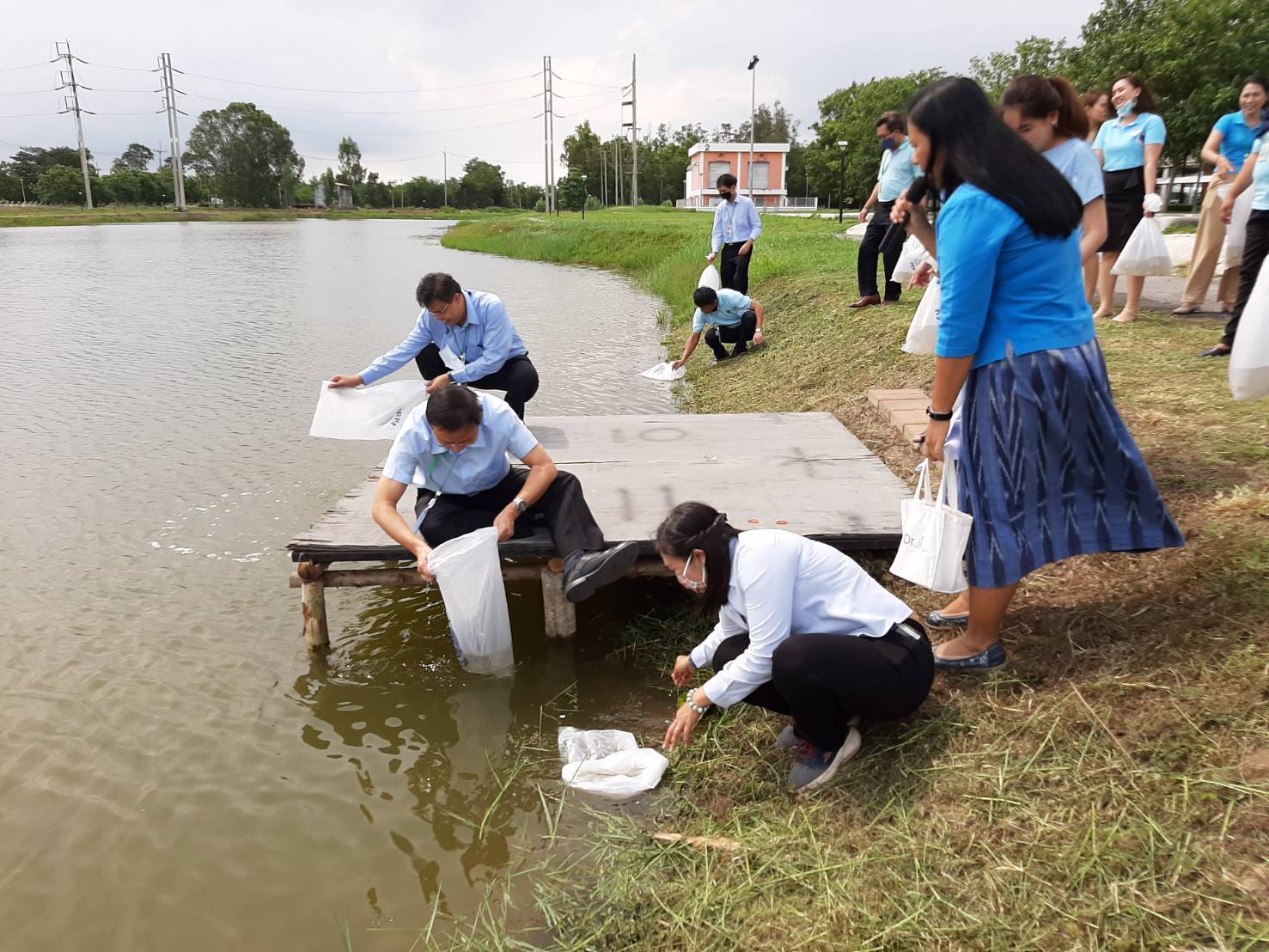 ร่วมงานพิธีปล่อยพันธุ์สัตว์น้ำ สถาบันเทคโนโลยีนิวเคลียร์แห่งชาติ (องค์การมหาชน)..คลิก