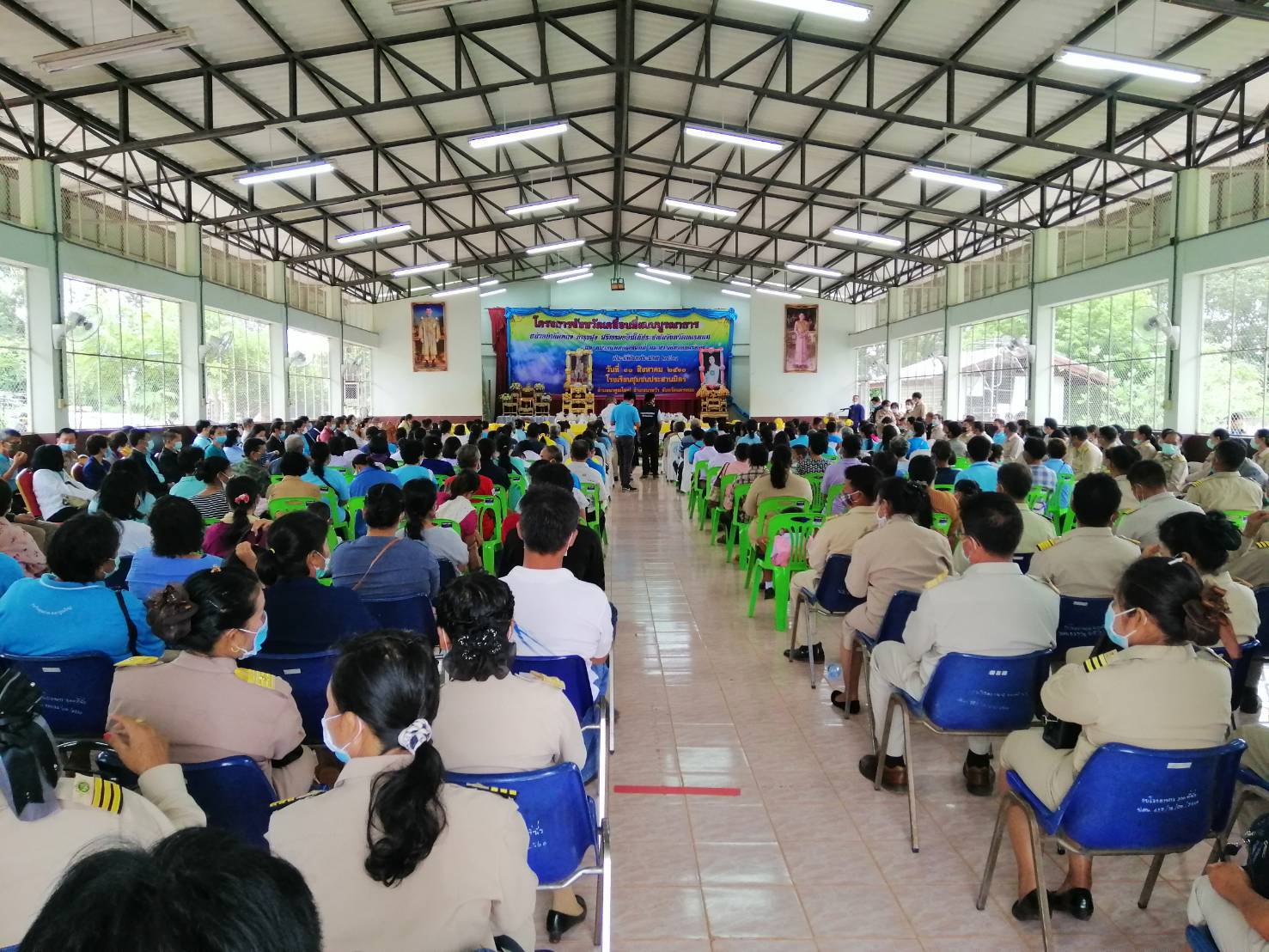 โครงการจังหวัดเคลื่อนที่แบบบูรณาการ หน่วยบำบัดทุกข์ บำรุงสุข สร้างรอยยิ้มให้ประชาชนจังหวัดนครพนม..คลิก