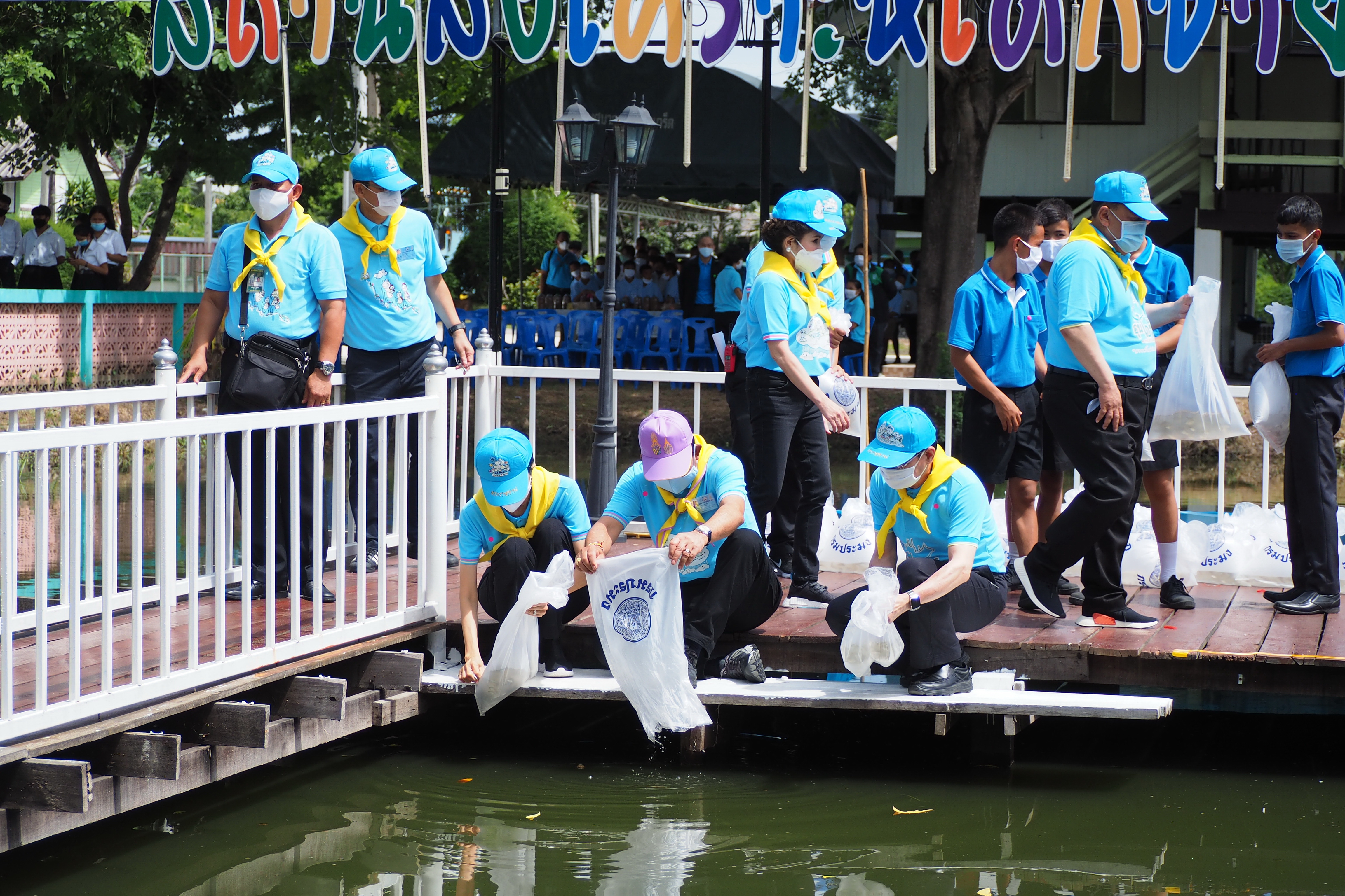 (อ.ปากเกร็ด) การต้อนรับนายกรัฐมนตรีและภริยา พร้อมคณะรัฐมนตรี @สถานสงเคราะห์เด็กชายบ้านปากเกร็ด อ.ปากเกร็ด จ.นนทบุรี..คลิก