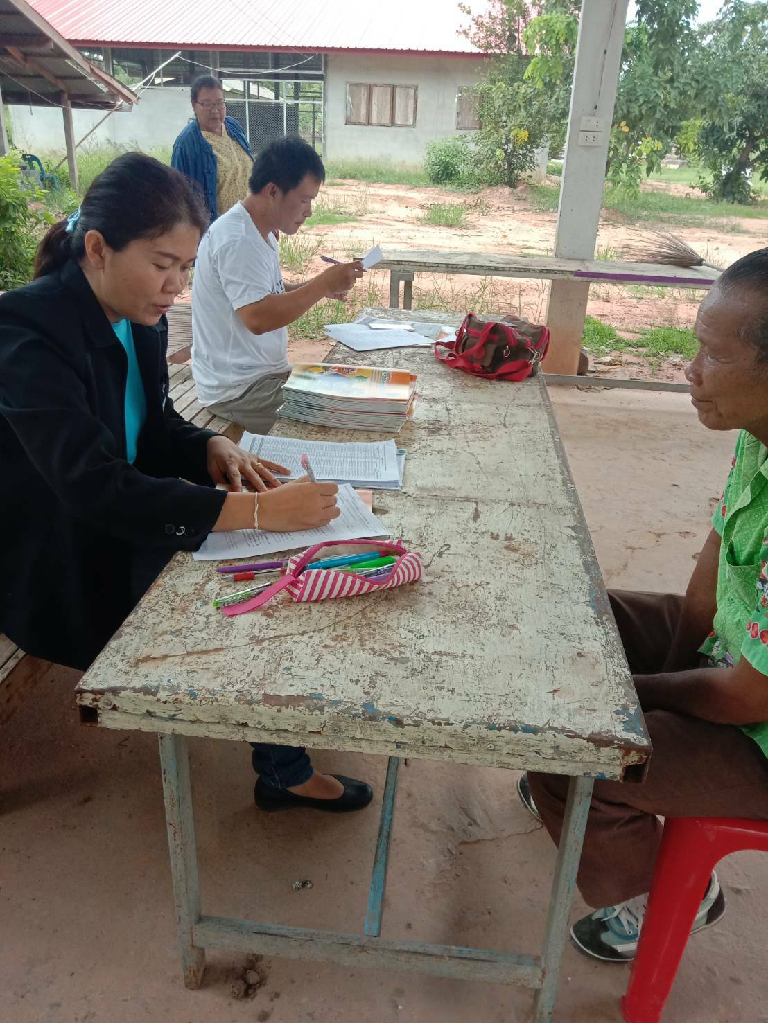 ประมงอำเภอสิรินธร ดำเนินการติดตามสอบถามข้อมูลเกษตรกรที่เข้าร่วมโครงการส่งเสริมและสร้างทักษะในการประกอบอาชีพทั้งในและนอกภาคเกษตร กิจกรรมเกษตรทฤษฎีใหม่ด้านการประมง ประจำปีงบประมาณ 2563..คลิก