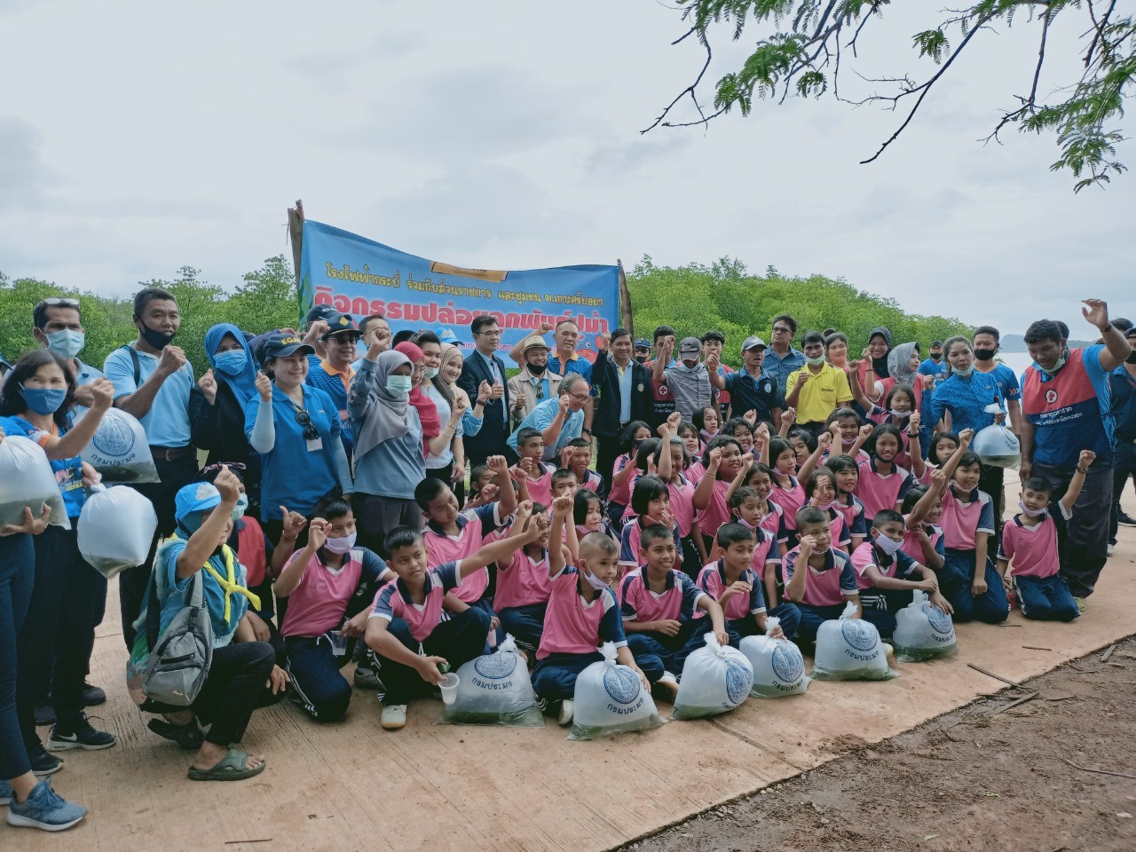 เข้าร่วมกิจกรรมปล่อยพันธุ์ปูม้า ร่วมกับการไฟฟ้าฝ่ายผลิตแห่งประเทศไทย (กฟผ.) โรงไฟฟ้าภาคใต้ จังหวัดกระบี่..คลิก