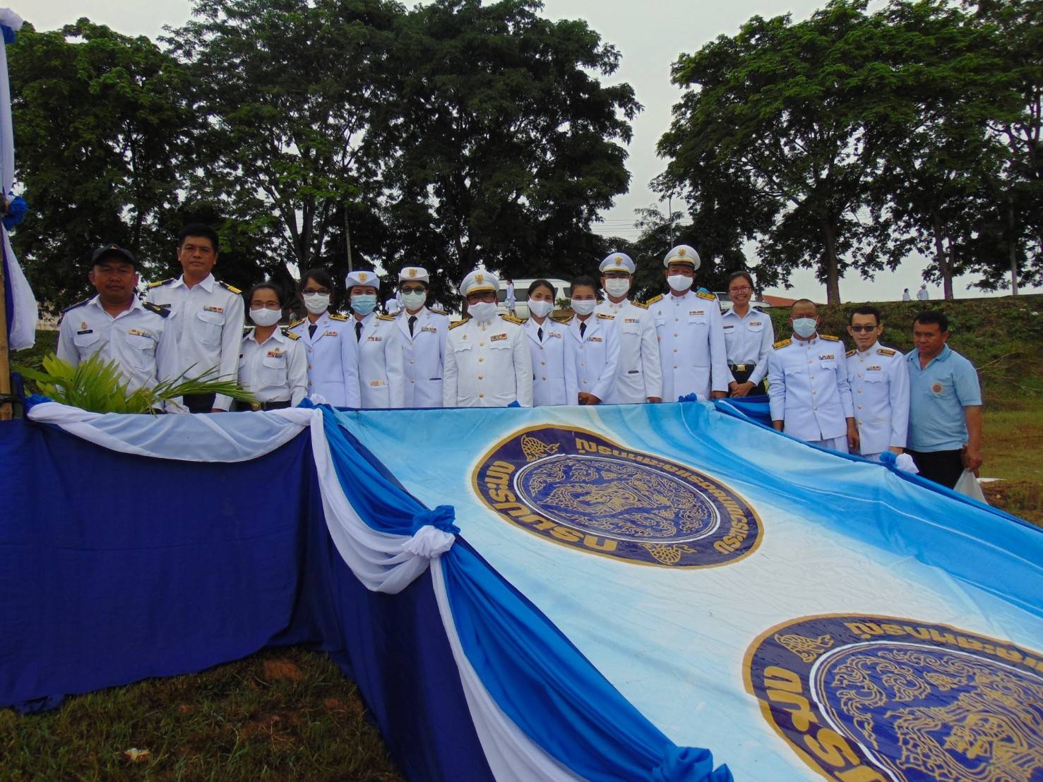 ร่วมพิธีปล่อยพันธุ์สัตว์น้ำเฉลิมพระเกียรติเนื่องในโอกาสวันเฉลิมพระชนมพรรษาสมเด็จพระนางเจ้าสิริกิติ์ พระบรมราชินีนาถพระบรมราชชนนีพันปีหลวง