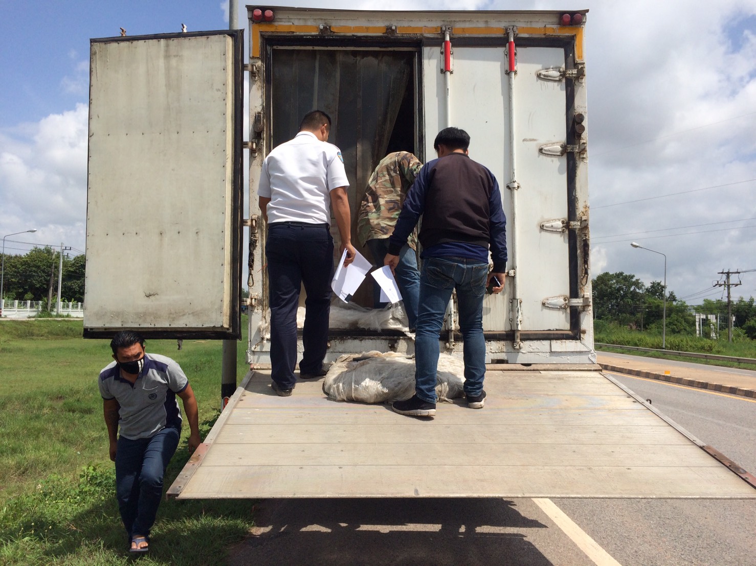 ตรวจสอบผลิตภัณฑ์สัตว์น้ำ ส่งออกไปยัง สปป.ลาว..คลิก