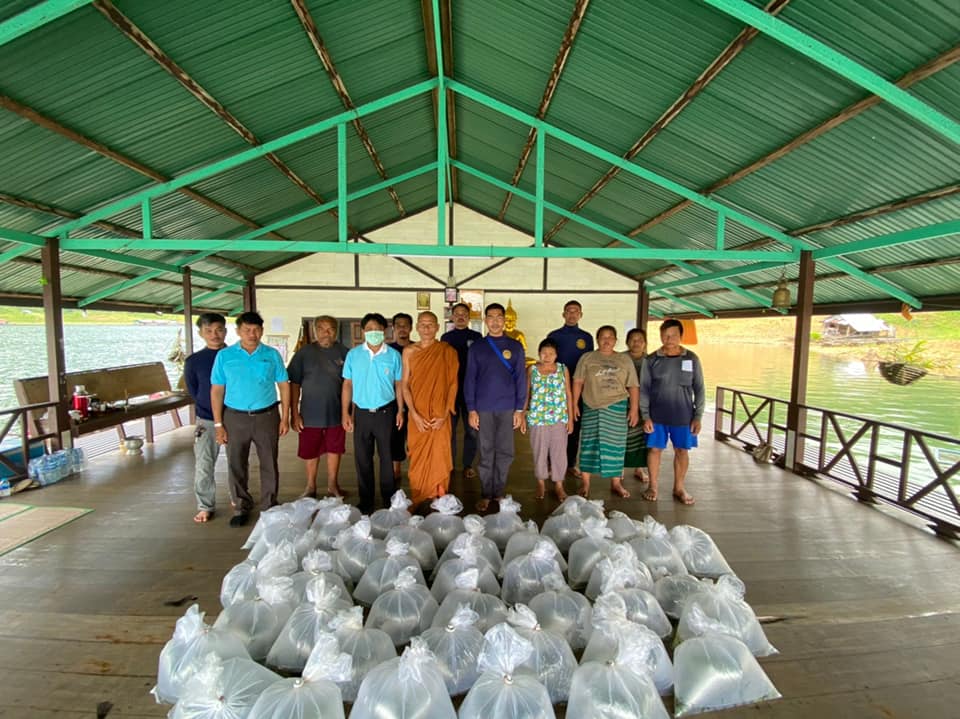 โครงการเสริมสร้างการมีส่วนร่วมของชุมชนประมงในเขตน่านน้ำภายใน ปล่อยปลาแรด ลงแหล่งน้ำและอนุบาลในกระชัง จำนวน ๖,๐๐๐ ตัว พร้อมมอบอาหารปลา..คลิก