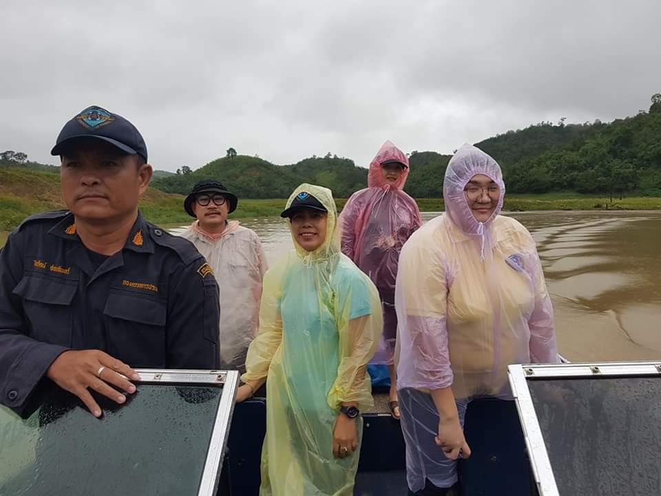 ควบคุมการเฝ้าระวังการทำการประมงพื้นที่แหล่งน้ำจืด ในช่วงฤดูสัตว์น้ำจืดมีไข่ฯ ร่วมกับเจ้าหน้าที่กลุ่มแผนงานและติดตามการตรวจการประมง กองตรวจการประมง อาสาสมัครกลุ่มใบไม้..คลิก