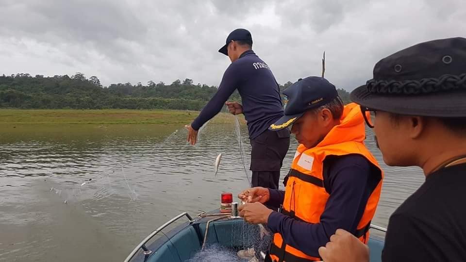 ควบคุมการเฝ้าระวังการทำการประมงพื้นที่แหล่งน้ำจืด ในช่วงฤดูสัตว์น้ำจืดมีไข่ฯ ร่วมกับเจ้าหน้าที่กลุ่มแผนงานและติดตามการตรวจการประมง กองตรวจการประมง..คลิก