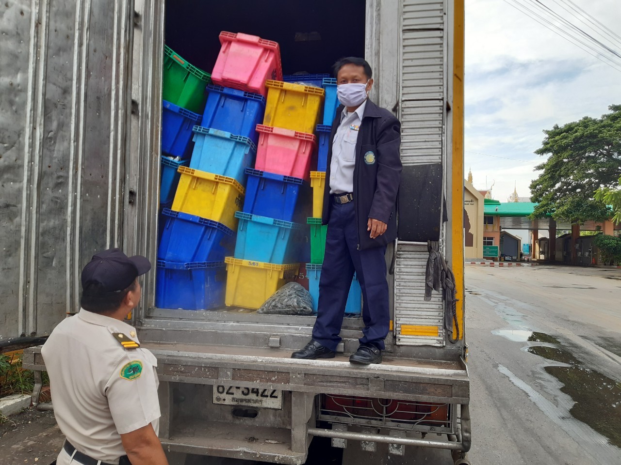 ตรวจสินค้าประมงที่นำเข้า ส่งออก ทางด่านพรมแดนถาวรคลองลึก..คลิก