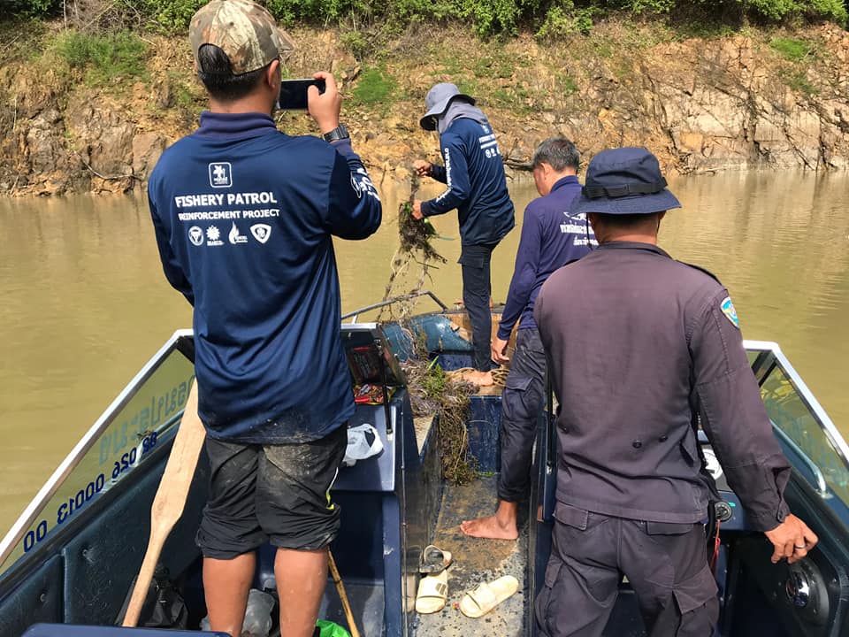 ควบคุมการเฝ้าระวังการทำการประมงพื้นที่แหล่งน้ำจืด ในช่วงฤดูสัตว์น้ำจืดมีไข่ฯ ร่วมกับอาสาสมัครกลุ่มใบไม้ ตรวจยึดข่ายลอย ๗ ผืน เบ็ดราว ๙ เส้น จำนวนตัวเบ็ด ๒๒๐ ตัว..คลิก