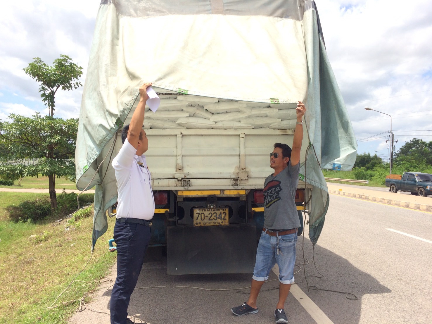 ตรวจสอบอาหารสัตว์น้ำ ส่งออกไปยัง สปป.ลาว..คลิก