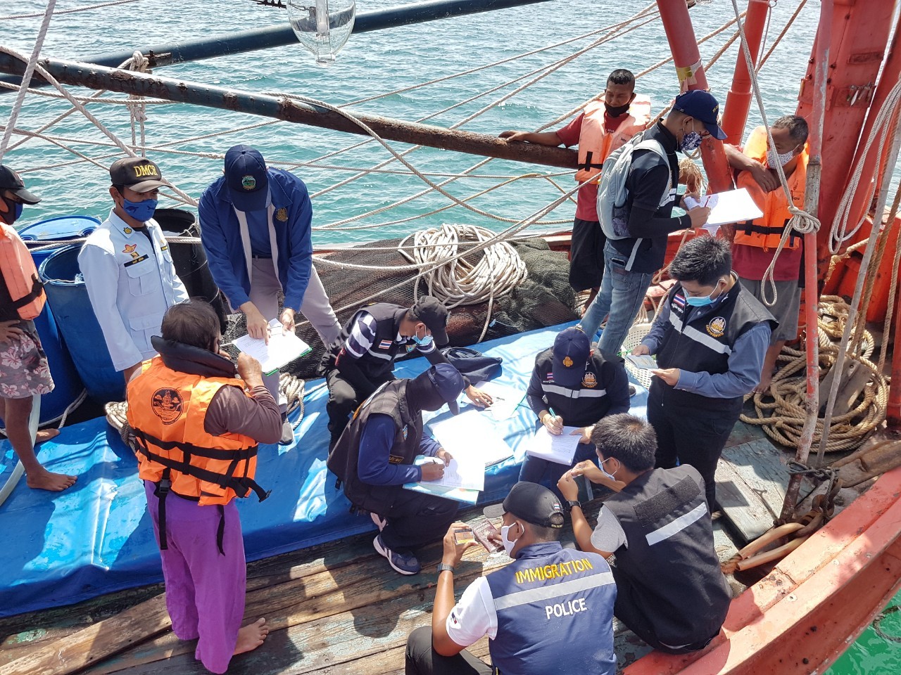 เรือตรวจฯ 701 ออกปฏิบัติงานบูรณาการตรวจร่วมเรือประมงเพื่อจัดการปัญหาแรงงานต่างด้าวและการค้ามนุษย์ด้านการประมง..คลิก