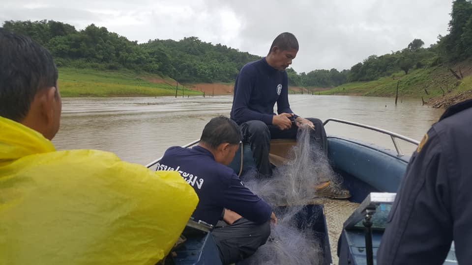 ควบคุมการเฝ้าระวังการทำการประมงพื้นที่แหล่งน้ำจืด ในช่วงฤดูสัตว์น้ำจืดมีไข่ฯ ตรวจยึดแห ความยาวเกิน ๓ เมตร จำนวน ๒ ปาก ข่ายลอย จำนวน ๔ ผืน..คลิก