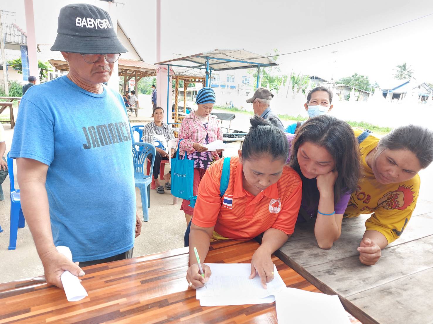 ประมงอำเภอพิบูลมังสาหาร มอบปัจจัยการผลิตให้แก่เกษตรกรที่ร่วมโครงการ 5 ประสานสืบสานทฤษฎีใหม่..คลิก