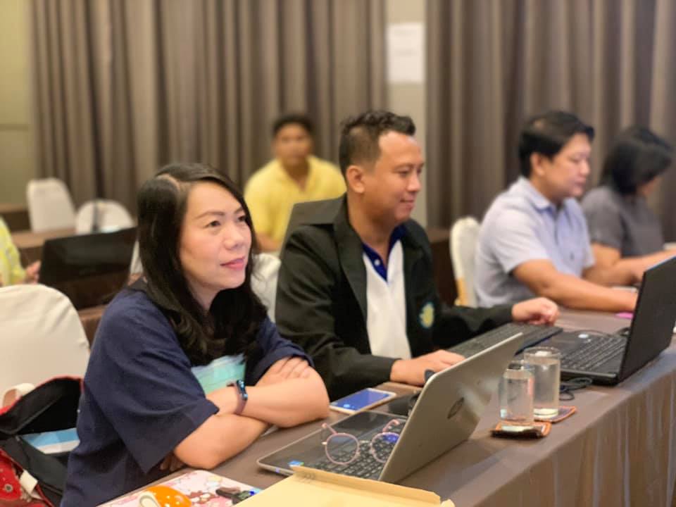 คณะทำงานด้านการประเมินผลโครงการสร้างรายได้จากอาชีพประมงในแหล่งน้ำชุมชน (ปล่อยกุ้งก้ามกราม)..คลิก
