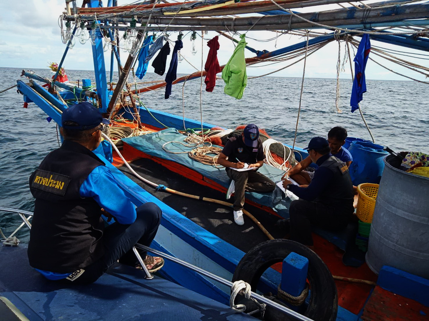 เรือตรวจประมงทะเล 205 ออกปฏิบัติงานควบคุมการทำการประมงในพื้นที่เสี่ยงและปฏิบัติการเร่งด่วน..คลิก