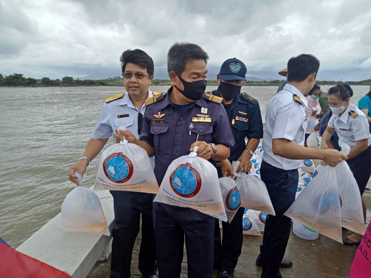 ศูนย์ป้องกันและปราบปรามประมงทะเล เขต 1 (ระยอง) ร่วมพิธีปล่อยพันธุ์สัตว์น้ำ เนื่องในวันประมงแห่งชาติ ประจำปี 2563..คลิก