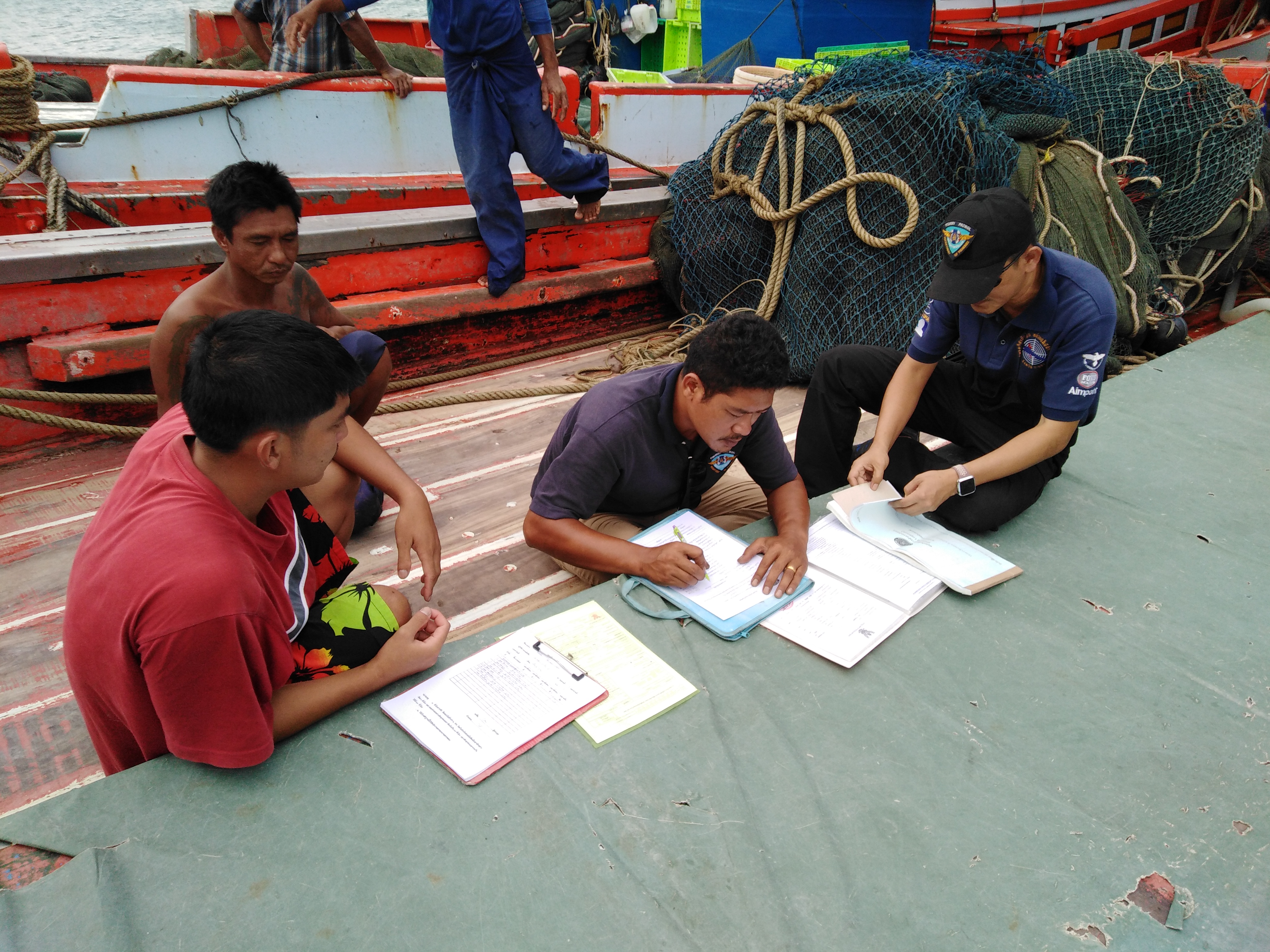 เรือตรวจประมงทะเล 701 ออกปฏิบัติงานกิจกรรมควบคุมการทำการประมงในพื้นที่เสี่ยงในการทำประมงผิดกฎหมายและปฏิบัติการเร่งด่วนจากศูนย์ FMC (ใน 12 ไมล์)..คลิก