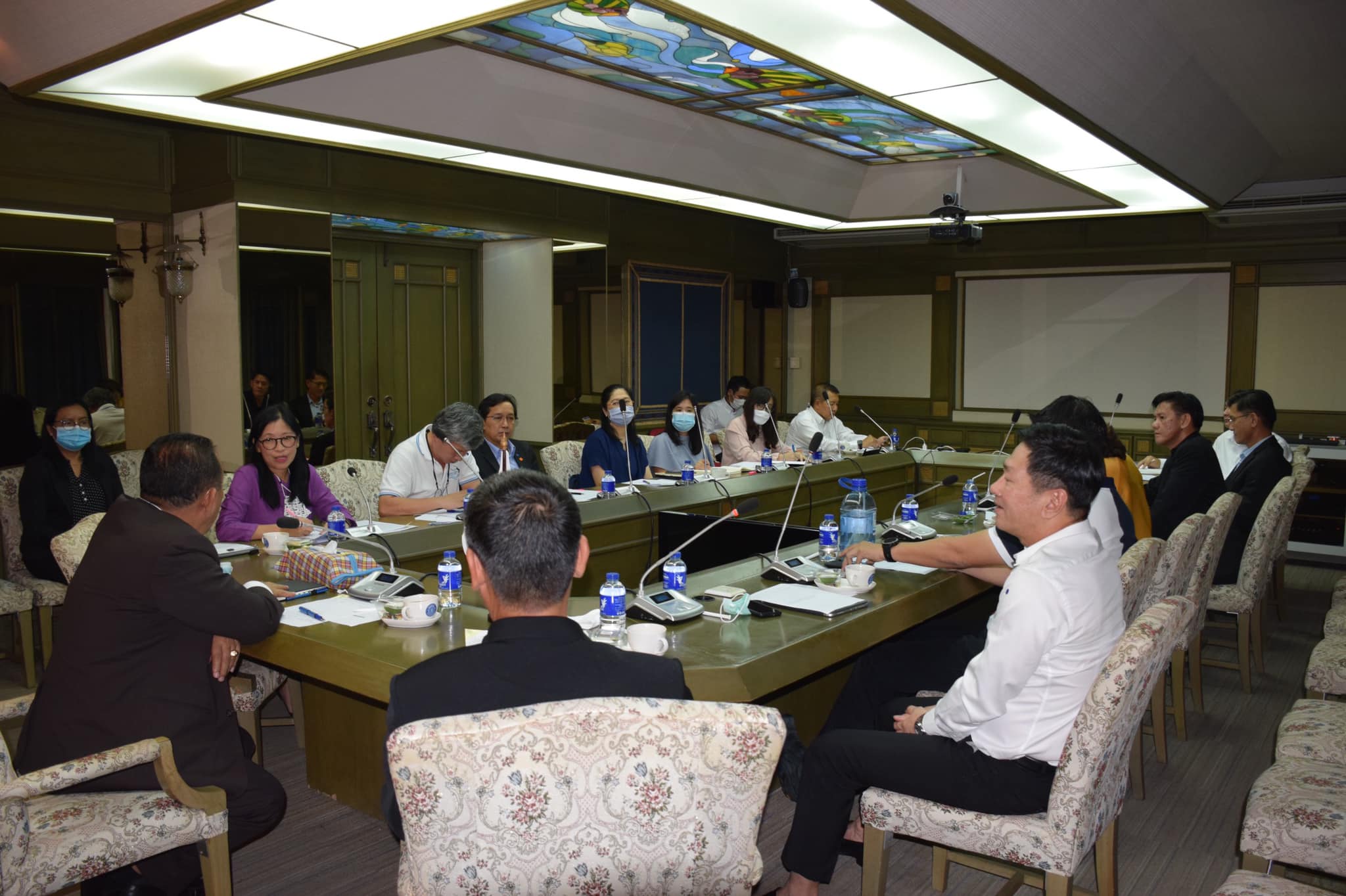 ประชุมหารือแนวทางแก้ไขปัญหาราคากุ้งตกต่ำ..คลิก