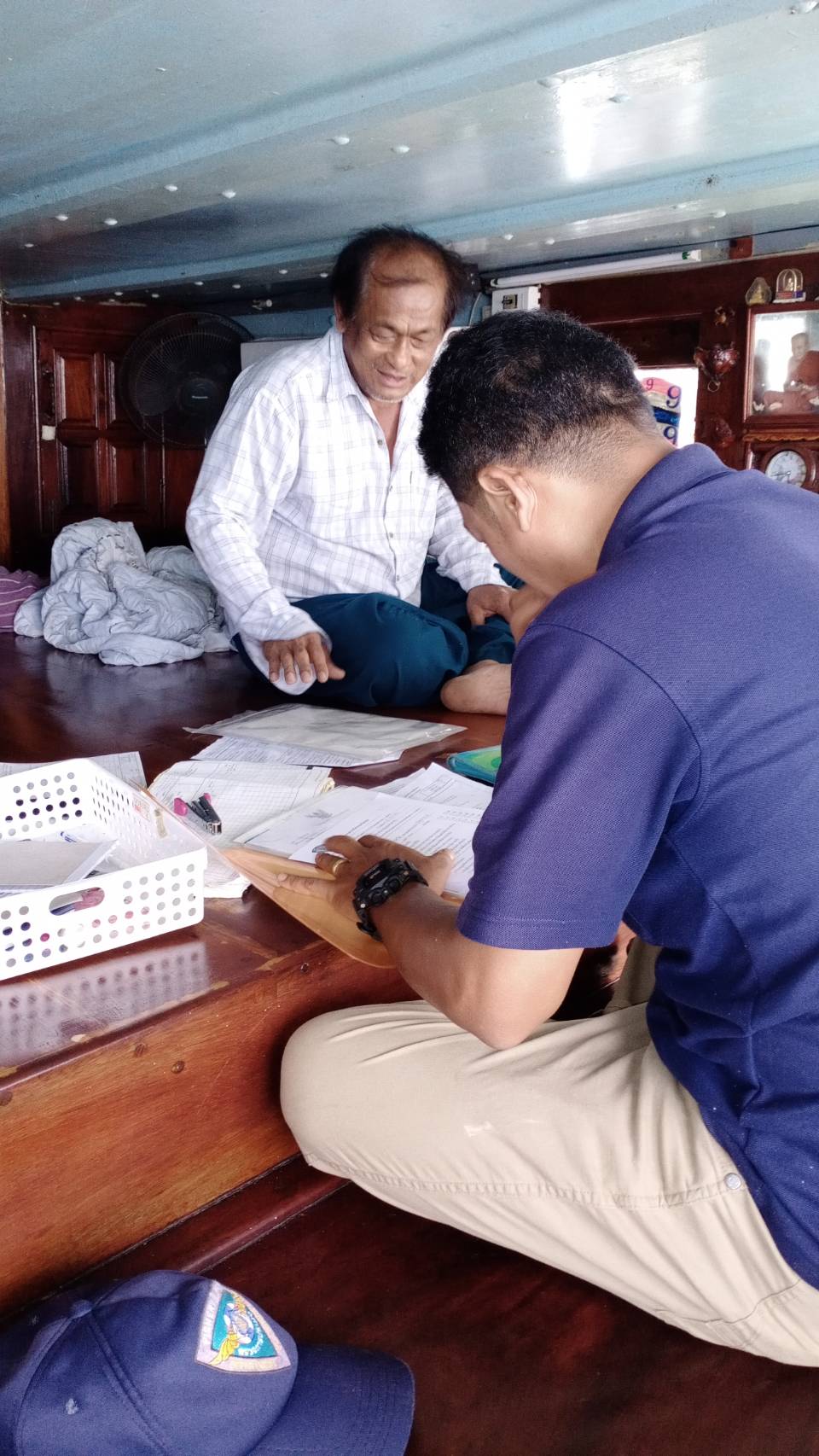 เรือตรวจประมงทะเล 701 ออกปฏิบัติงานกิจกรรมควบคุมการทำการประมงในพื้นที่ทะเลนอกเขตทะเลชายฝั่ง เพื่อป้องกันและปราบปรามการทำการประมงผิดกฎหมาย (3 – 12 ไมล์ทะเล)..คลิก
