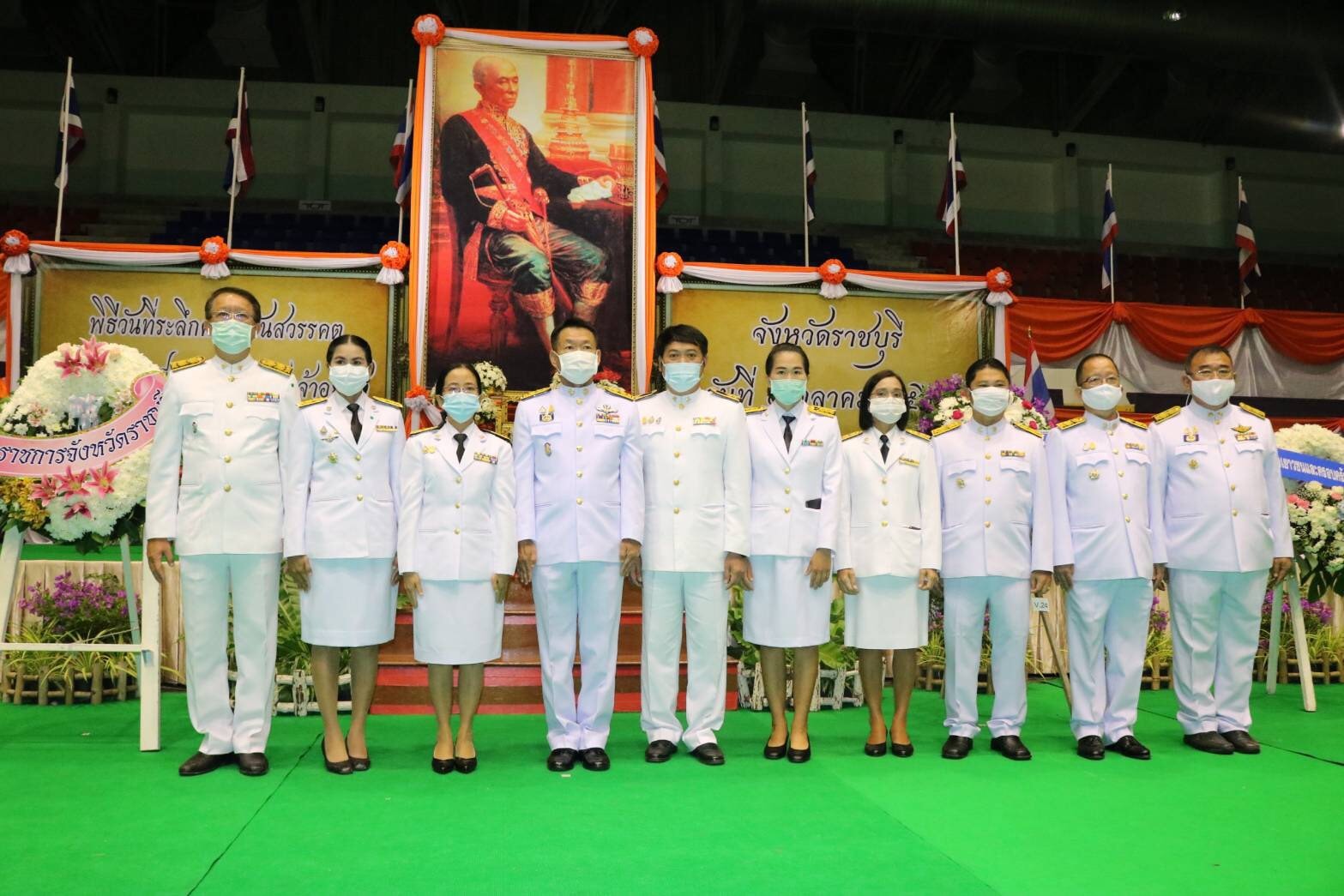 ถวายพวงมาลาเนื่องในวันคล้ายวันสวรรคตพระบาทสมเด็จพระจอมเกล้าเจ้าอยู่หัว ณ โรงยิมเนเซี่ยมจังหวัดราชบุรี