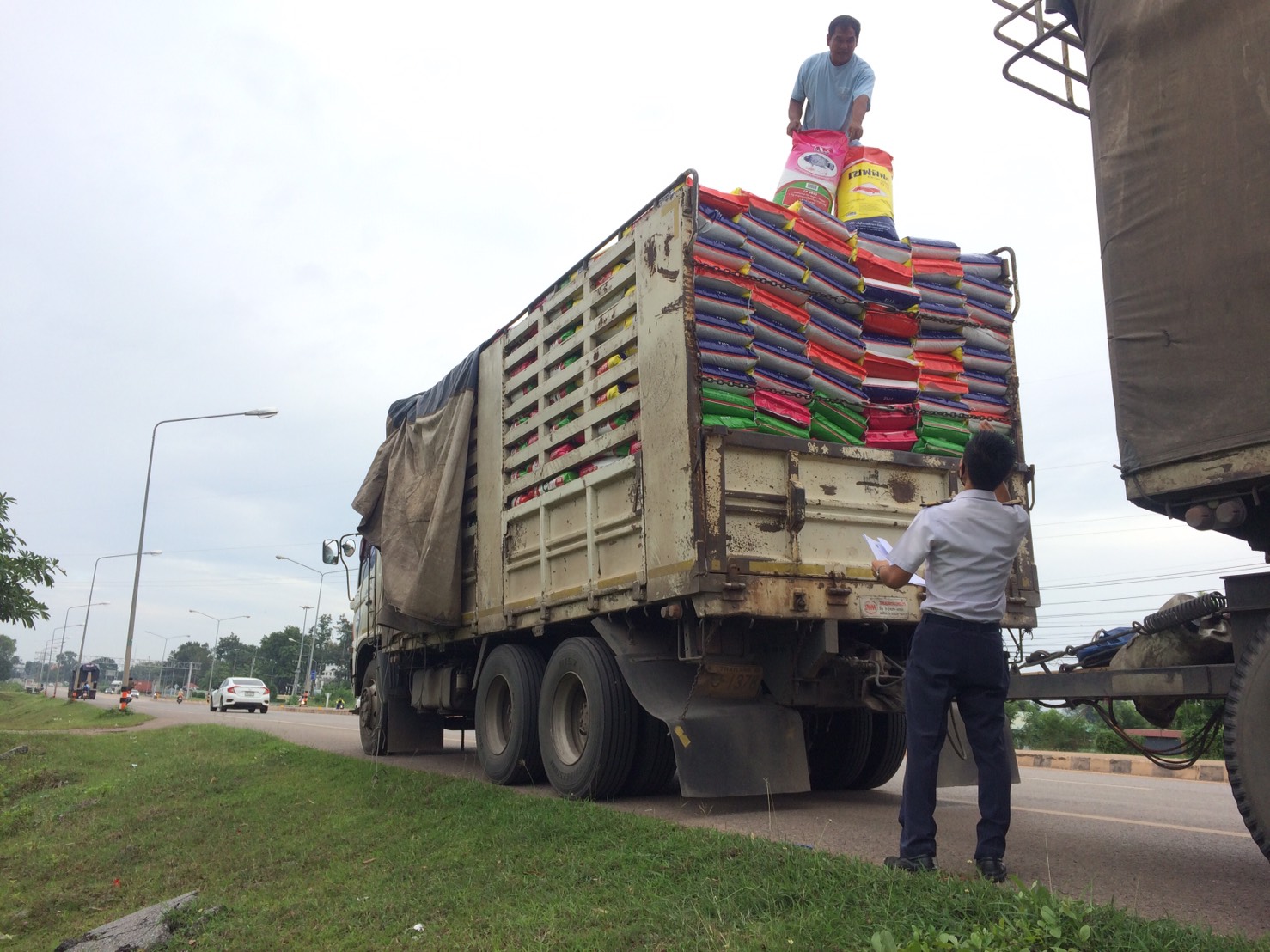 ตรวจสอบอาหารสัตว์น้ำ ส่งออกไปยัง สปป.ลาว..คลิก