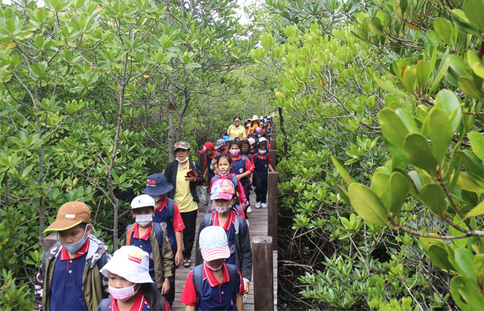 โรงเรียนตังเอ็ง ตำบลตลาด อำเภอเมืองจันทบุรี จังหวัดจันทบุรี  ศึกษาดูงานศูนย์ฯ คุ้งกระเบน