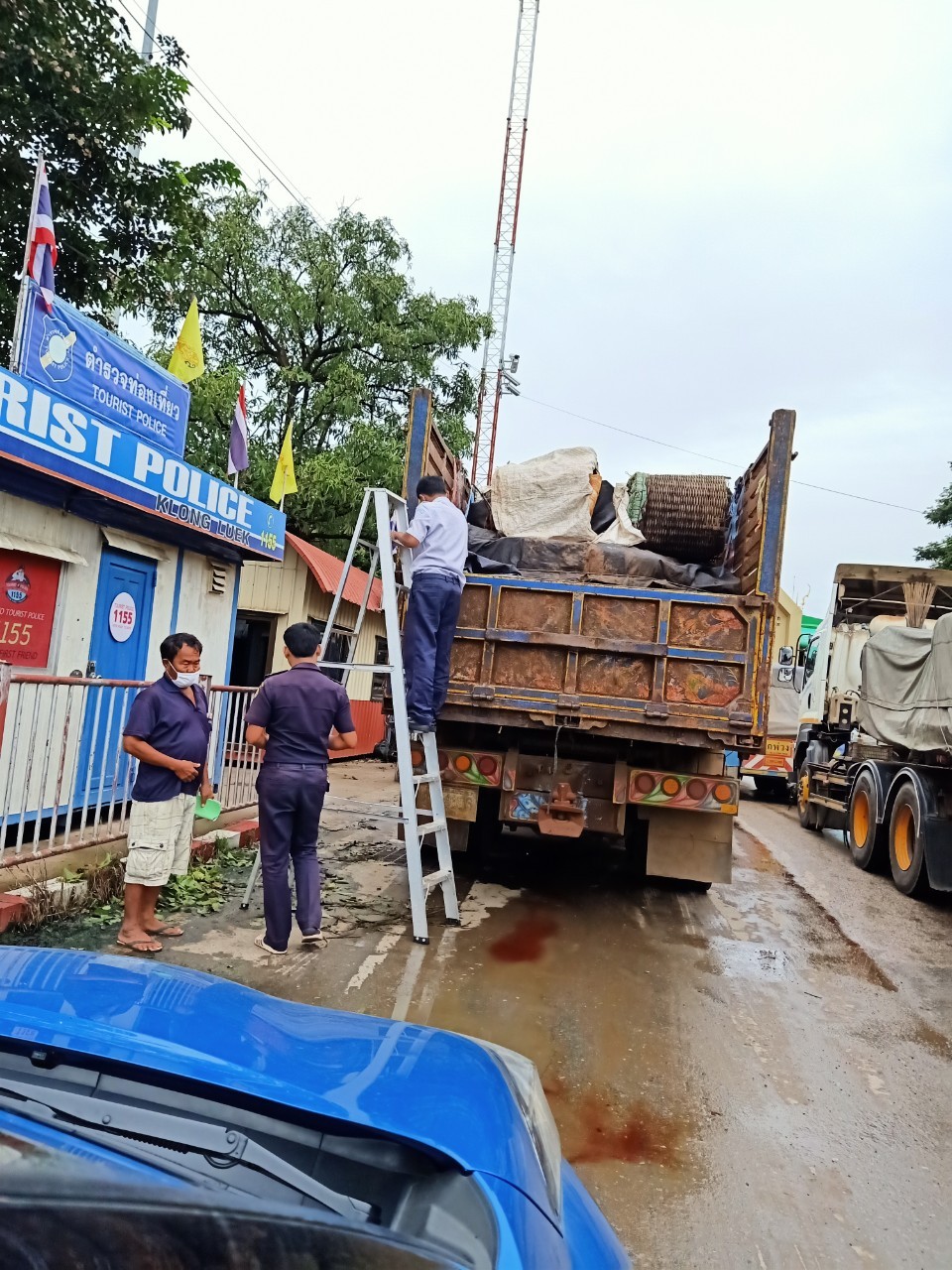 ตรวจสินค้าประมงที่นำเข้า ส่งออก ทางด่านพรมแดนถาวรคลองลึก..คลิก