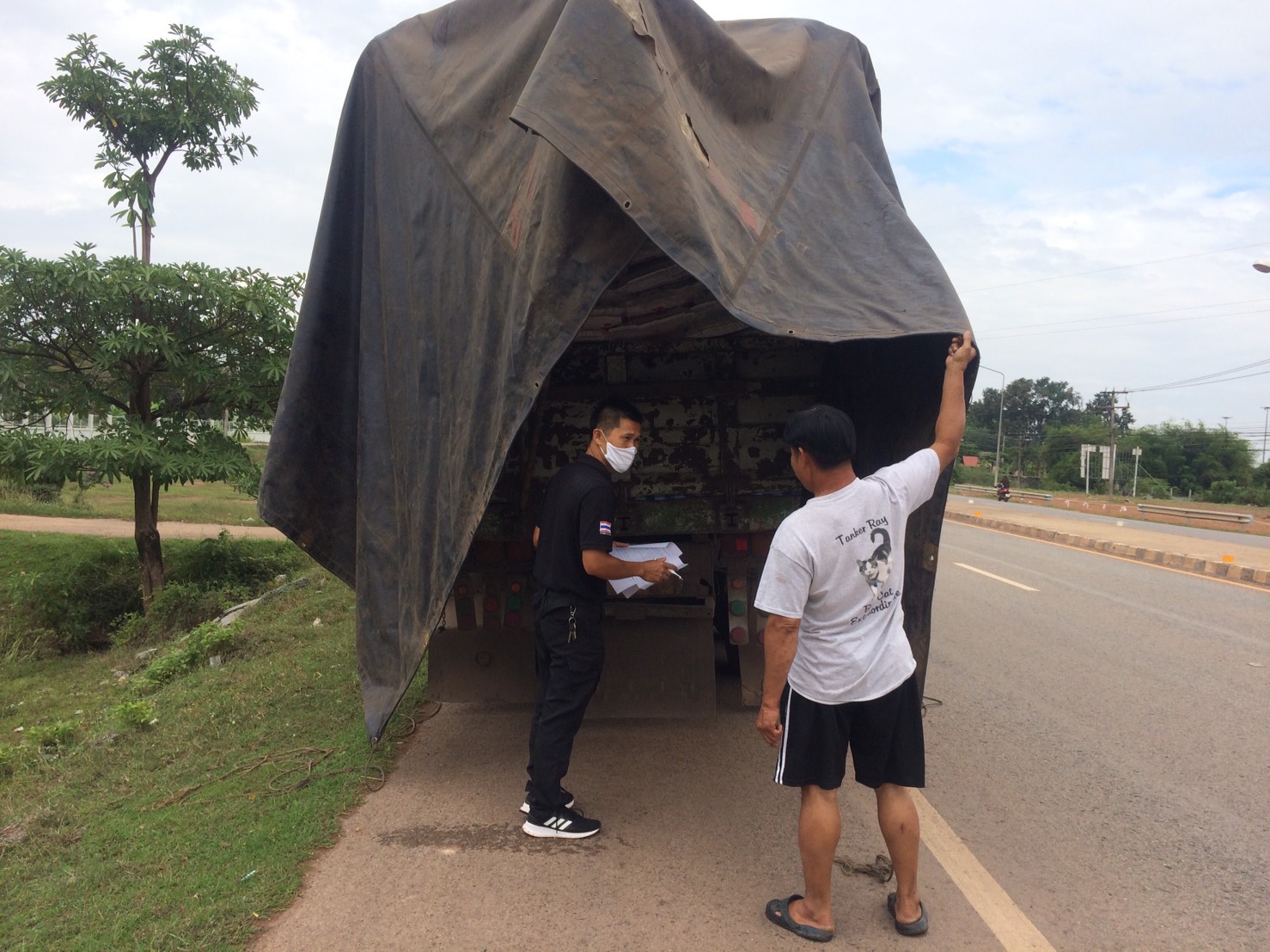 ตรวจสอบอาหารสัตว์น้ำ ส่งออกไปยัง สปป.ลาว..คลิก