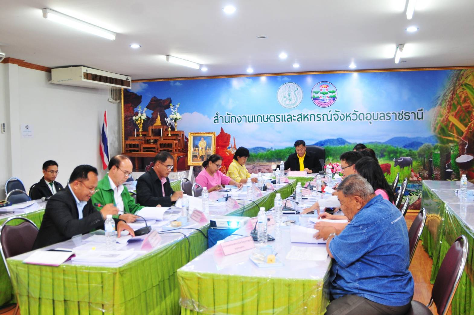 หัวหน้ากลุ่มพัฒนาและส่งเสริมอาชีพการประมง  เข้าร่วมประชุม คณะอนุกรรมการบริหารกองทุนหมุนเวียนเพื่อการกู้ยืมเงินแก่เกษตรกร และผู้ยากจน (อบก)  ส่วนจังหวัด  ครั้งที่ 4/2563..คลิก