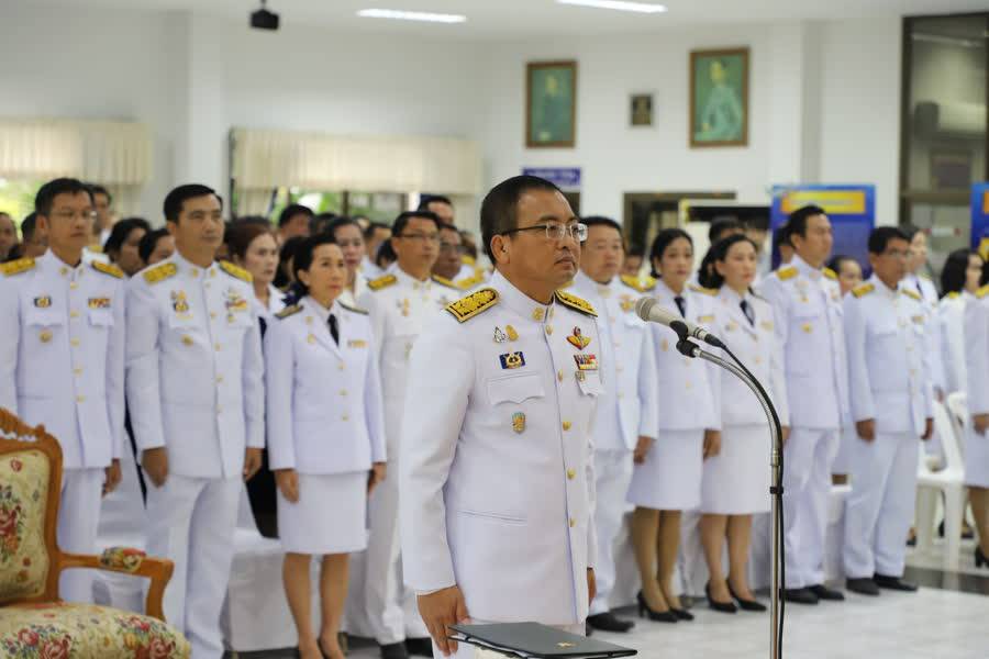 ร่วมประกอบพิธีวางพานพุ่มดอกไม้สดถวายสักการะเบื้องหน้าพระบรมฉายาลักษณ์พระบาทสมเด็จพระบรมชนกาธิเบศร มหาภูมิพลอดุลยเดชมหาราช บรมนาถบพิตร เนื่องในวันพระบิดาแห่งฝนหลวง..คลิก
