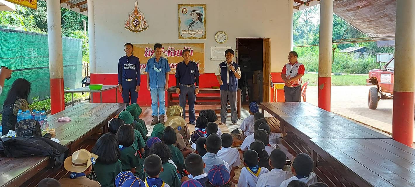 ร่วมกิจกรรมมอบพันธุ์ปลาเพื่อเลี้ยงไว้เป็นอาหารแก่โรงเรียนเพียงหลวง ๓ สาขาบ้านโบอ่อง ต.ปิล๊อก อ.ทองผาภูมิ จ.กาญจนบุรี..คลิก