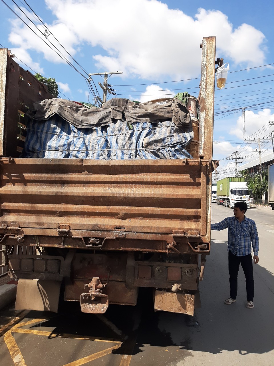 ตรวจสินค้าประมงที่นำเข้า ส่งออก ทางด่านพรมแดนถาวรคลองลึก..คลิก