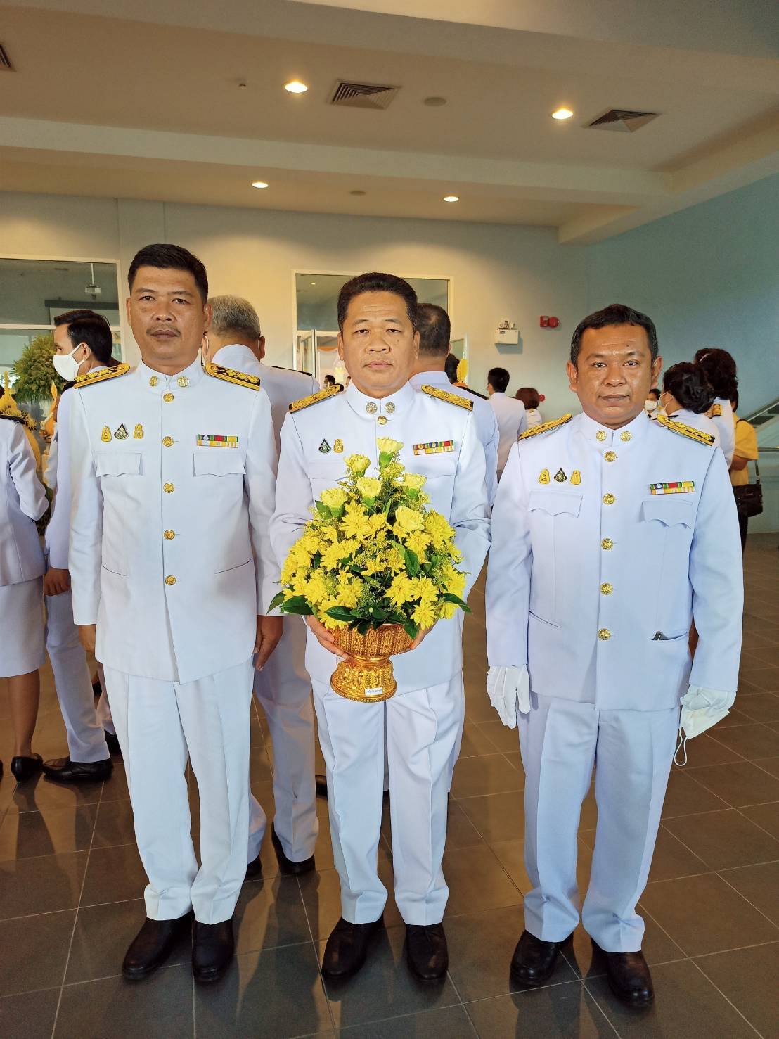 วันนี้ (5 ธันวาคม 2563) นายอำนวย คงพรหม ผู้อำนวยการศูนย์ฯพร้อมเจ้าหน้าที่ ร่วมพิธีถวายพานพุ่มดอกไม้และถวายบังคม เนื่องในโอกาสวันคล้ายวันพระบรมราชสมภพของพระบาทสมเด็จพระบรมชนกาธิเบศร มหาภูมิพลอดุลยเดชมหาราช บรมนาถบพิตร เป็นวันชาติและวันพ่อแห่งชาติ ประจำปี 2563 ณ หอประชุมจังหวัดสงขลา..คลิก