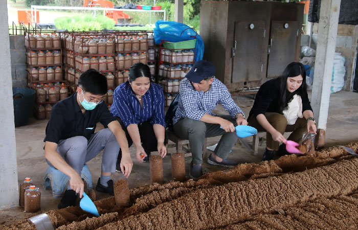 สำนักงาน กปร. ร่วมกับกระทรวงการต่างประเทศจัดการฝึกอบรมหลักสูตรข้าราชการแรกเข้ากระทรวงการต่างประเทศ ปี 2563 ณ ศูนย์ฯ คุ้งกระเบน ระหว่างวันที่ 29 พฤศจิกายน - 1 ธันวาคม 2563..คลิก