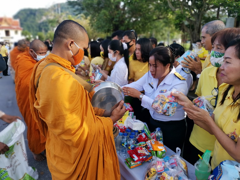 ร่วมพิธีเนื่องในวันพ่อแห่งชาติ ปี 2563
