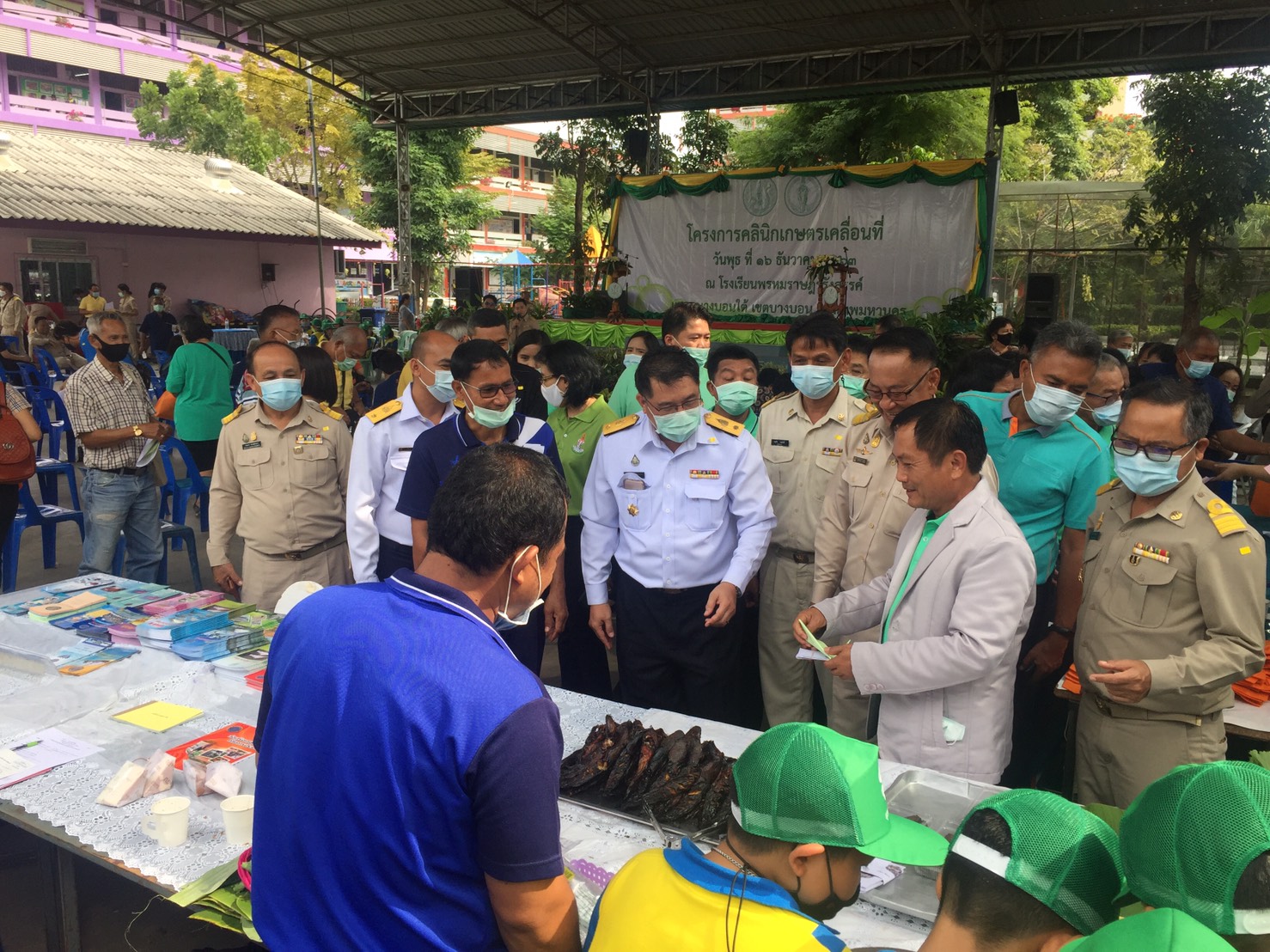 สำนักงานประมงพื้นที่กรุงเทพมหานครร่วมจัดงาน คลินิกเกษตรเคลื่อนที่ ณ โรงเรียนพรหมราษฎร์รังสรรค์ แขวงบางบอน เขตบางบอน..คลิก