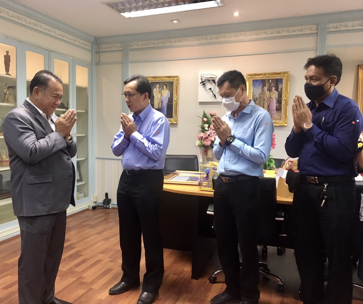 เข้าร่วมอวยพรเนื่องโอกาสวันคล้ายวันเกิดนายมีศักดิ์ ภักดีคง อธิบดีกรมประมง..คลิก