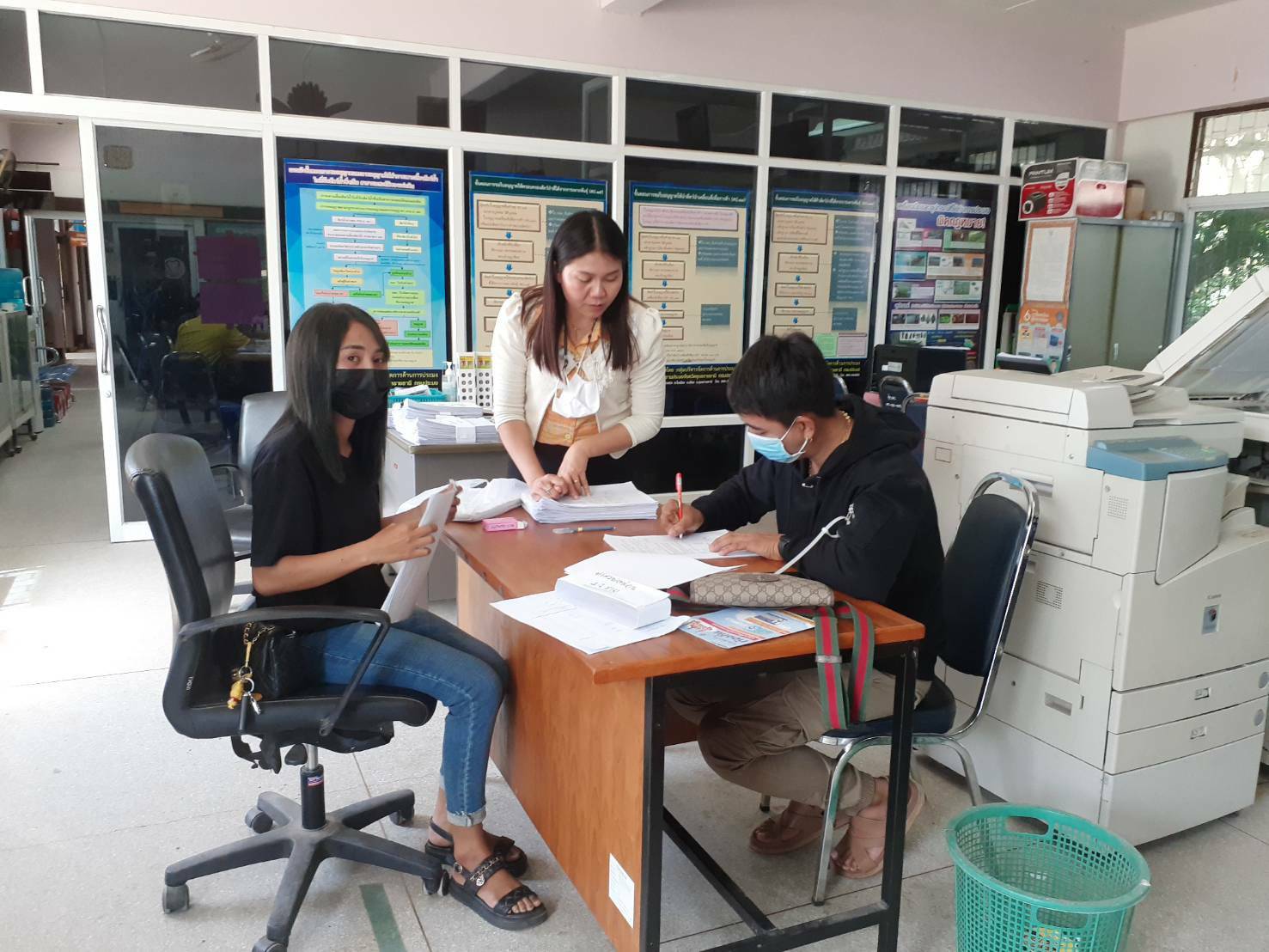 ประมงอำเภอสิรินธร ร่วมกับกลุ่มผู้เลี้ยงปลากระชังในอ่างเก็บน้ำเขื่อนสิรินธรมอบเงินสนับสนุนงานกาชาด จังหวัดอุบลราชธานี และงานปีใหม่..คลิก