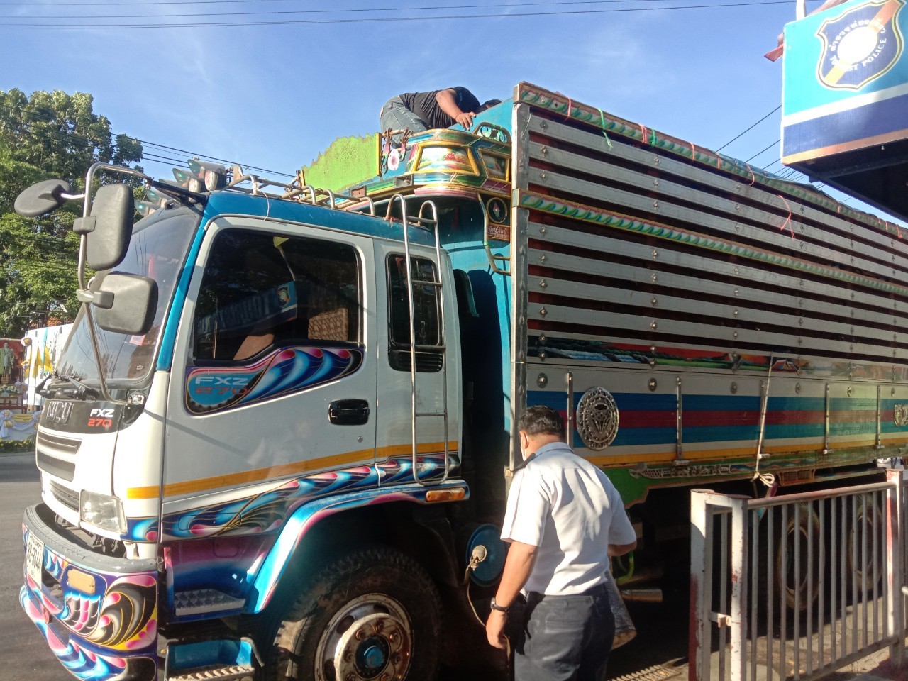 ตรวจสินค้าประมงที่นำเข้า ส่งออก ทางด่านพรมแดนถาวรคลองลึก..คลิก