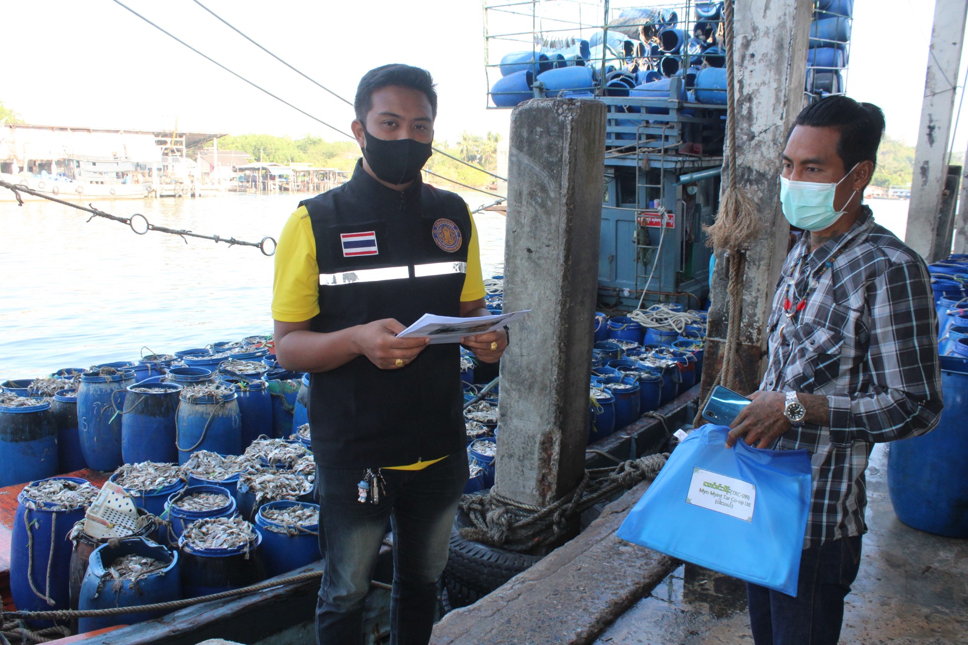 รายงานผลการตรวจเรือขนถ่ายสัตว์น้ำจากประเทศเมียนมาร์..คลิก