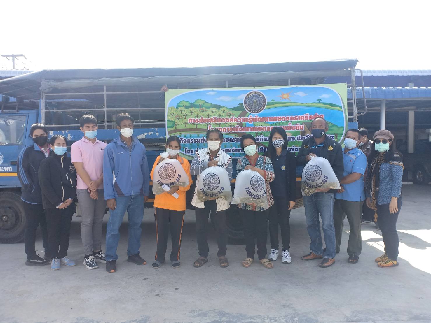 ในวันที่ 12 มกราคม 2564 ศูนย์วิจัยและพัฒนาการเพาะเลี้ยงสัตว์น้ำจืดอุทัยธานีร่วมกับสำนักงานประมงจังหวัดอุทัยธานี สนับสนุนพันธุ์สัตว์น้ำเกษตรกรโครงการพัฒนาเกษตรกรรมยั่งยืน กิจกรรมส่งเสริมเกษตรทฤษฎีใหม่ด้านประมง..คลิก