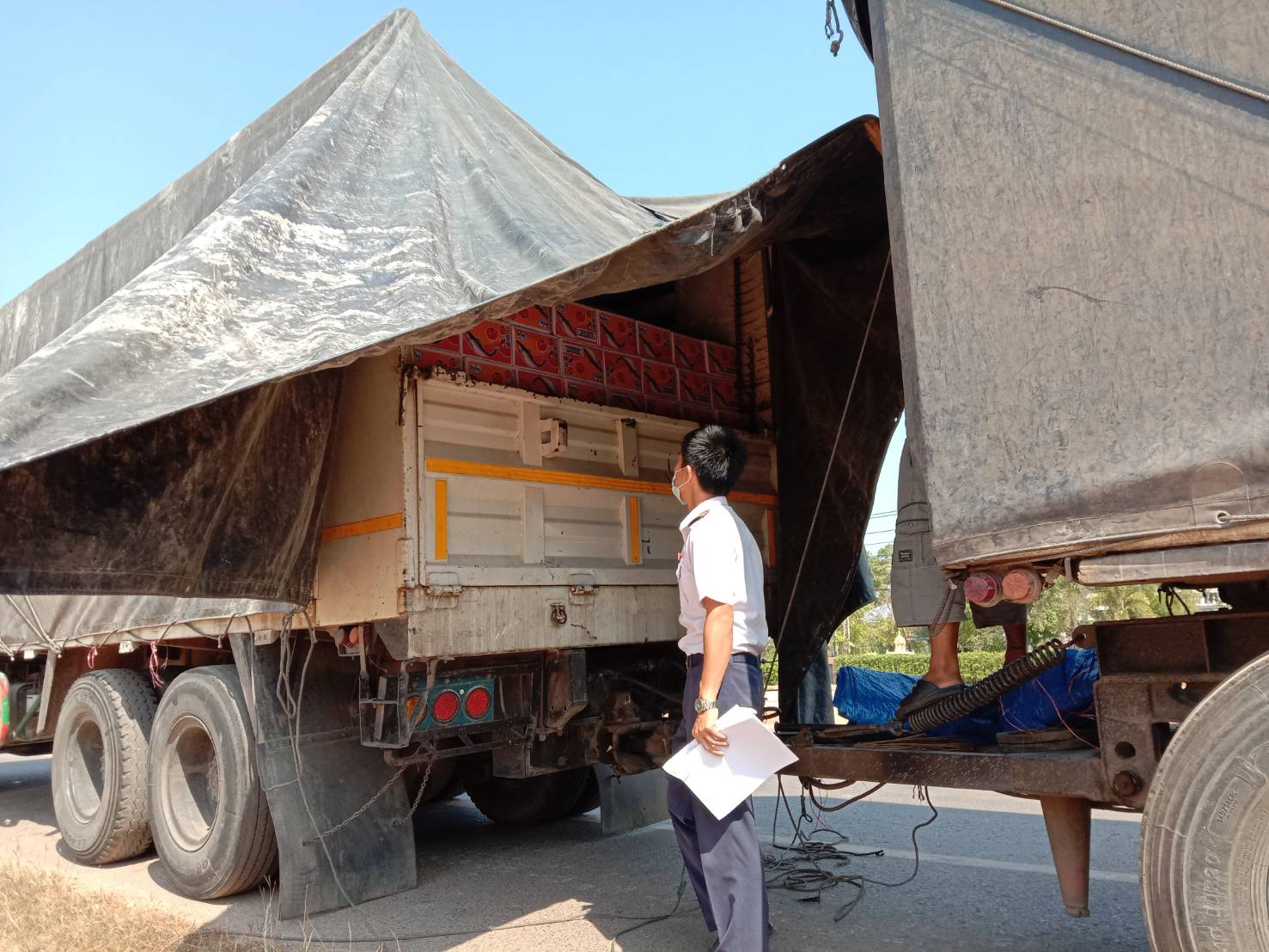 ตรวจสอบสินค้าประมง ส่งออกไปยัง สปป.ลาว..คลิก