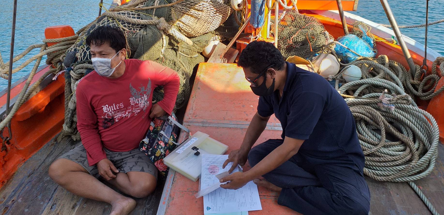 เรือตรวจประมงทะเล 701 ออกปฏิบัติงานควบคุมทำการประมงพื้นที่ทะเลนอกชายฝั่ง..คลิก