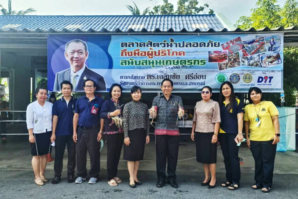 การช่วยเหลือเกษตรกรจากจังหวัดนครปฐมจำหน่ายกุ้ง @สำนักงานประมงจังหวัดนนทบุรี & สำนักงานแขวงท่าทราย (2)..คลิก