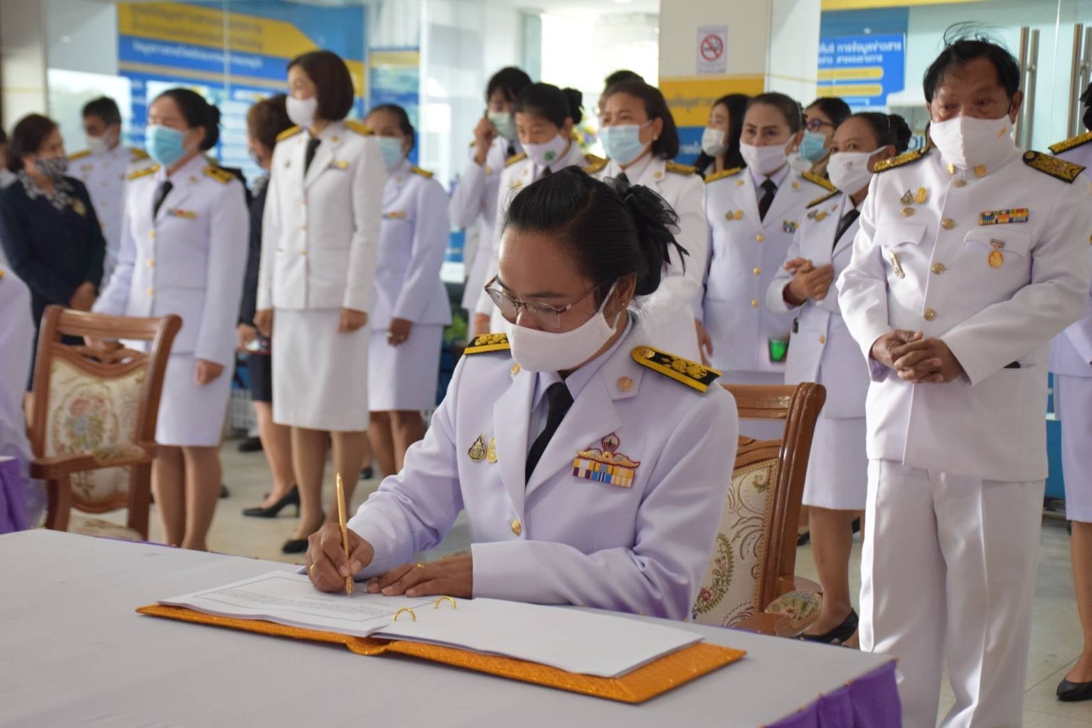 ร่วมลงนามถวายพระพรสมเด็จพระกนิษฐาธิราชเจ้า กรมสมเด็จพระเทพรัตนราชสุดาฯ สยามบรมราชกุมารีให้ทรงหายจากพระอาการประชวร..คลิก