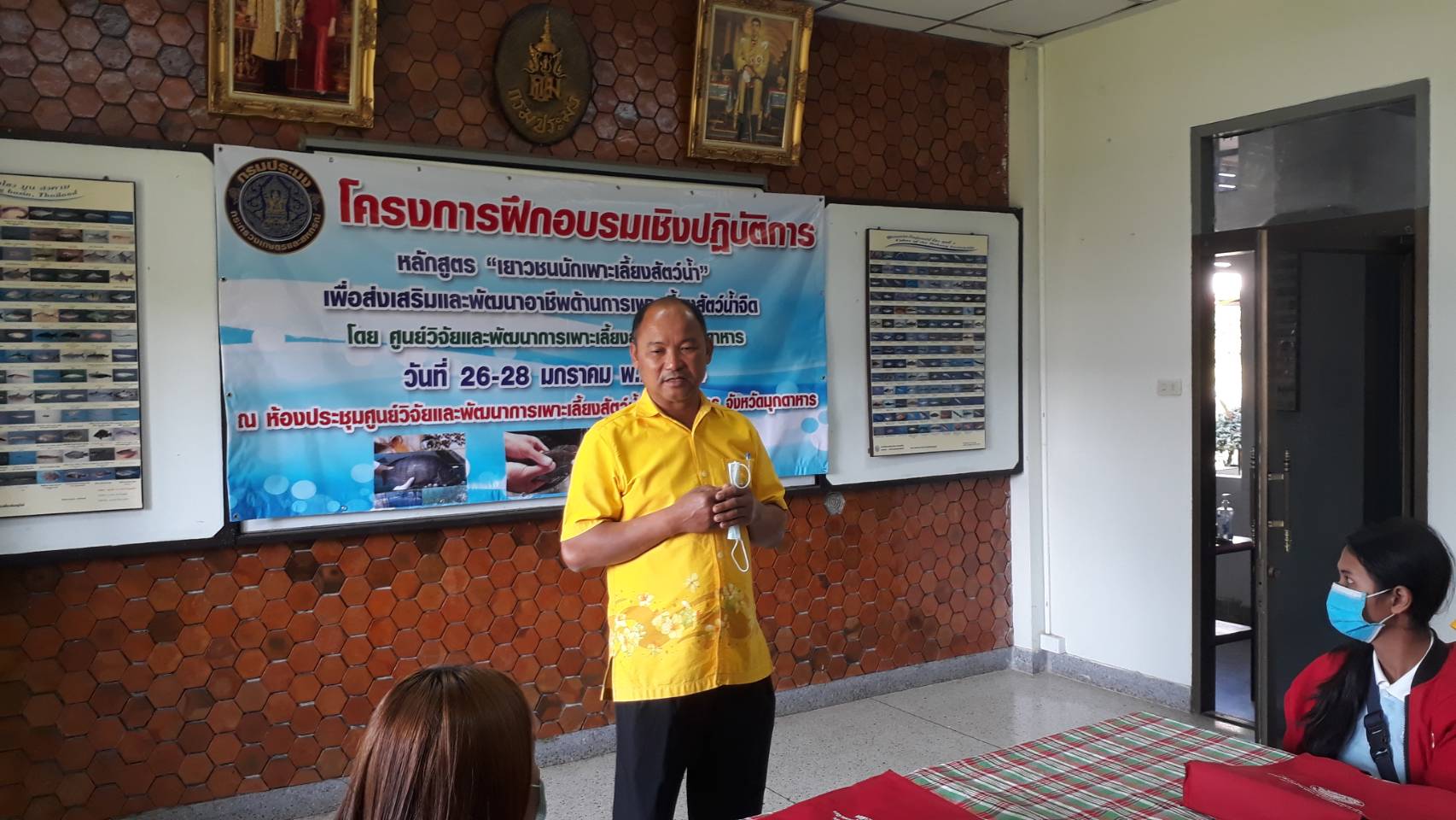 อบรมให้กับเยาวชนในโครงการฝึกอบรมเชิงปฏิบัติการ หลักสูตร “เยาวชนนักเพาะเลี้ยงสัตว์น้ำ”