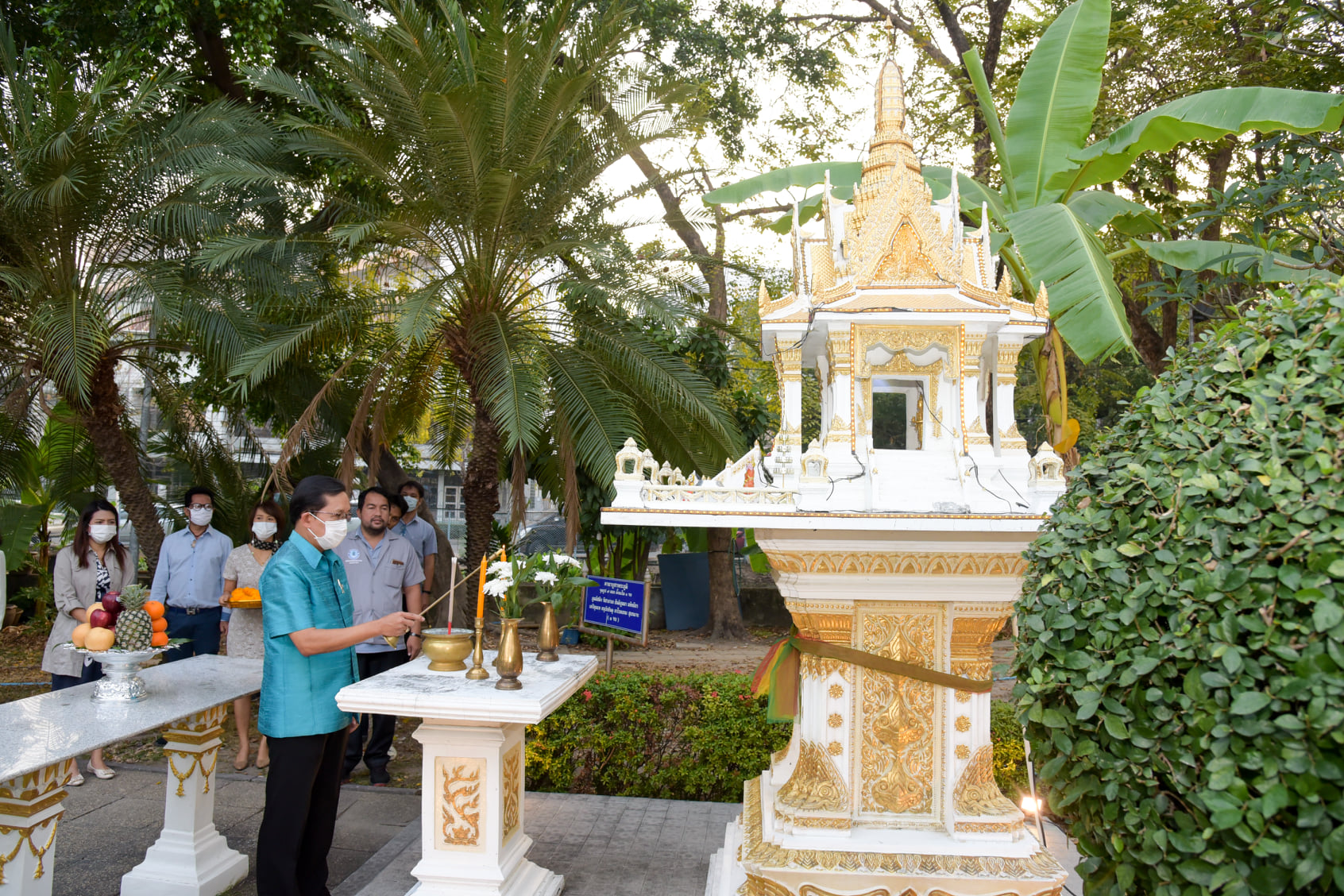 นายเฉลิมชัย สุวรรณรักษ์ รองอธิบดีกรมประมง สักการะสิ่งศักดิ์สิทธิ์ เพื่อความเป็นสิริมงคลในโอกาสเข้ารับตำแหน่งใหม่ “รองอธิบดีกรมประมง” โดยมี คณะผู้บริหาร ข้าราชการ และเจ้าหน้าที่กรมประมง ร่วมแสดงความยินดี และให้การต้อนรับ..คลิก