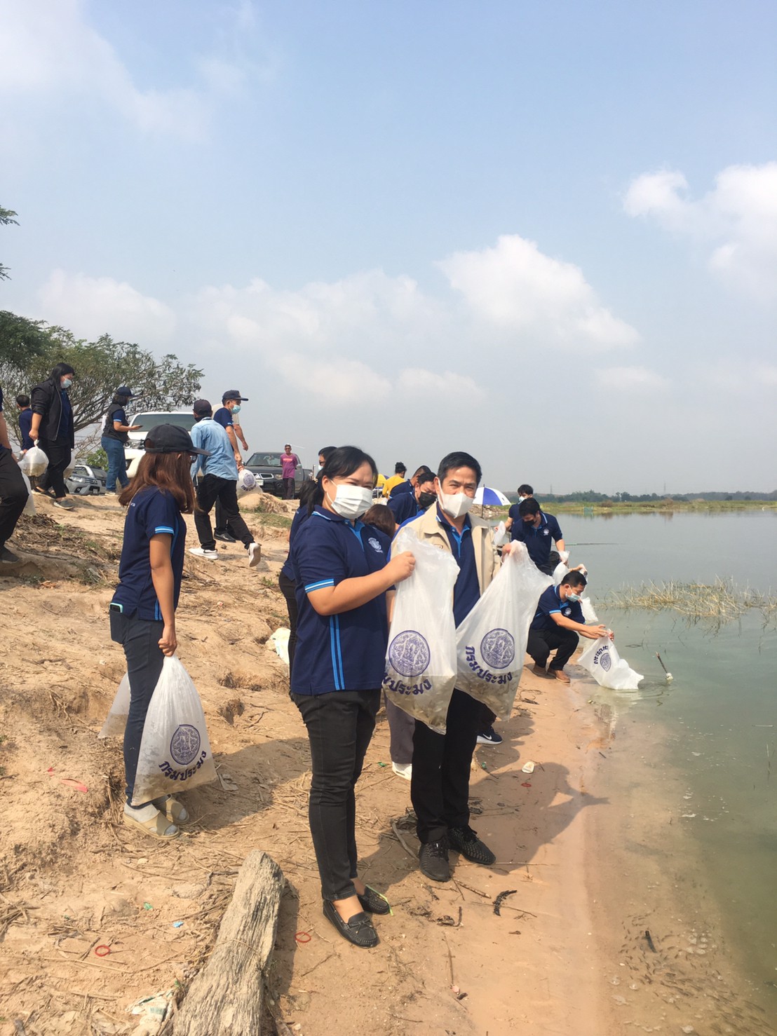 ศูนย์ป้องกันและปราบปรามประมงทะเลระยอง ร่วมปล่อยพันธุ์สัตว์น้ำอ่างเก็บน้ำหนองปลาไหล..คลิก